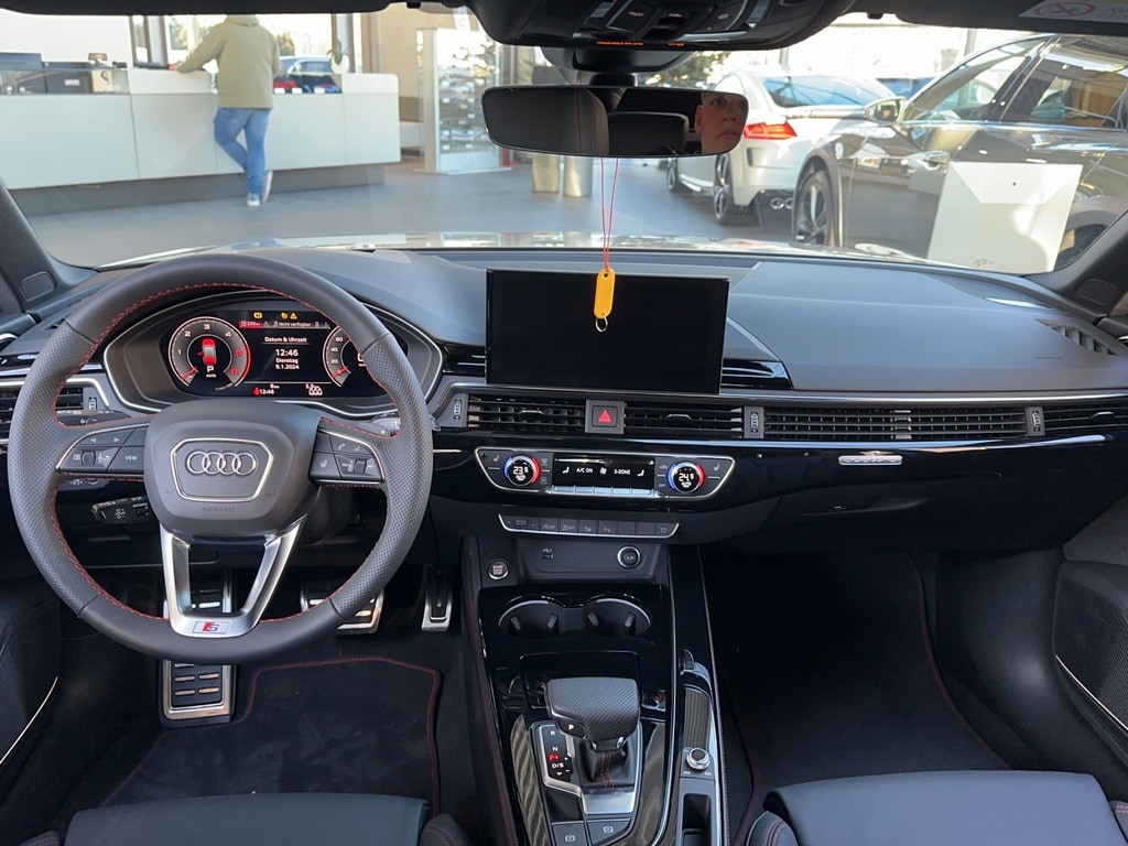 Image about Audi A4 Avant S line 40 TDI quattro S tronic