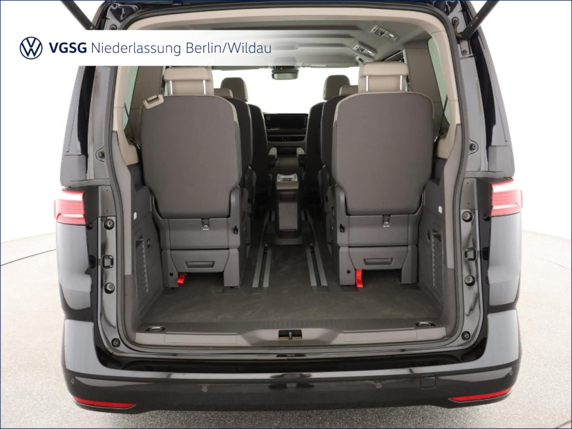 Volkswagen Multivan Langversion Basis-Modell