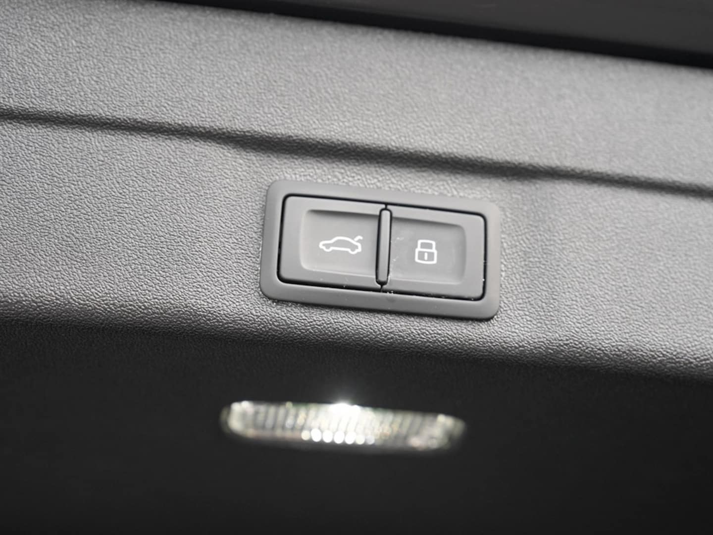 Bild über Audi A5 Avant TDI 150 kW S tronic - für weitere Informationen kontaktieren Sie den Audi Partner