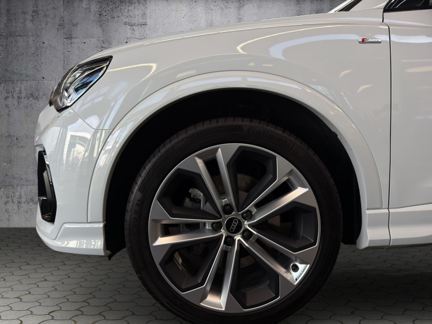 Bild über Audi Q3 S line 40 TFSI quattro S tronic - für weitere Informationen kontaktieren Sie den Audi Partner