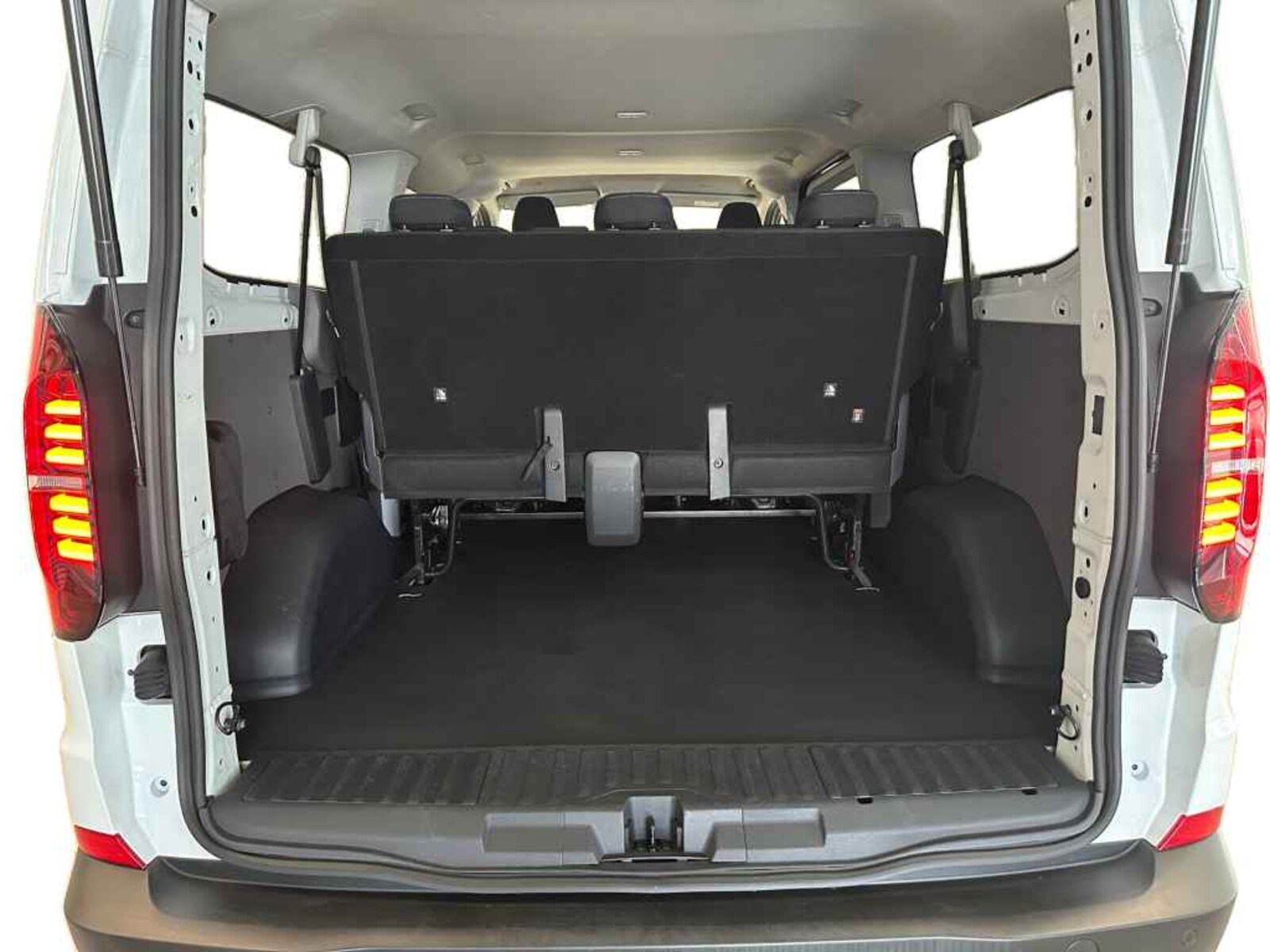 Volkswagen Transporter Kombi langer Radstand – Bild 8