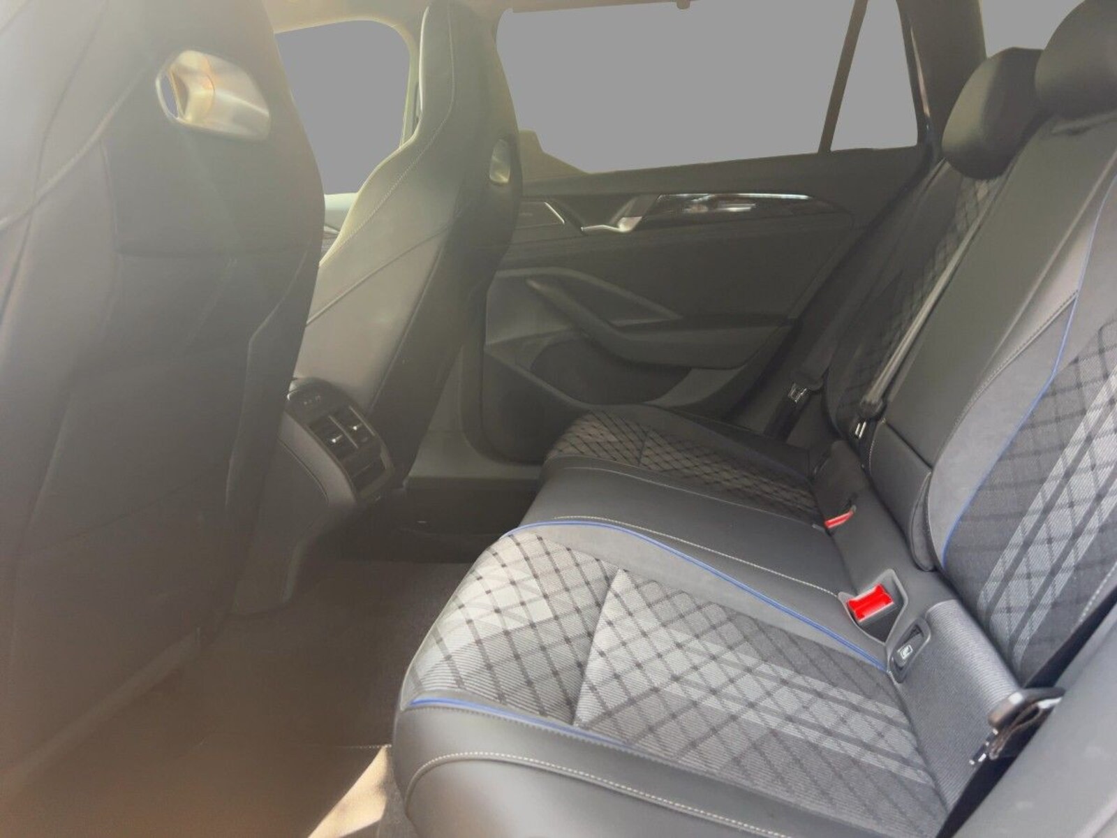 Volkswagen Passat – Bild 8