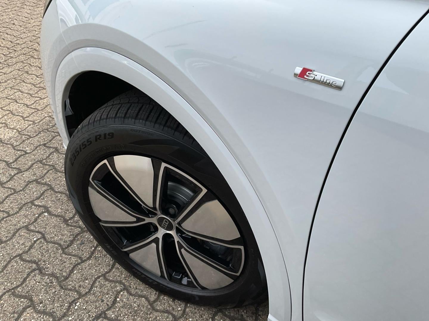 Bild über Audi Q4 Sportback e-tron e-tron performance 210 kW - für weitere Informationen kontaktieren Sie den Audi Partner