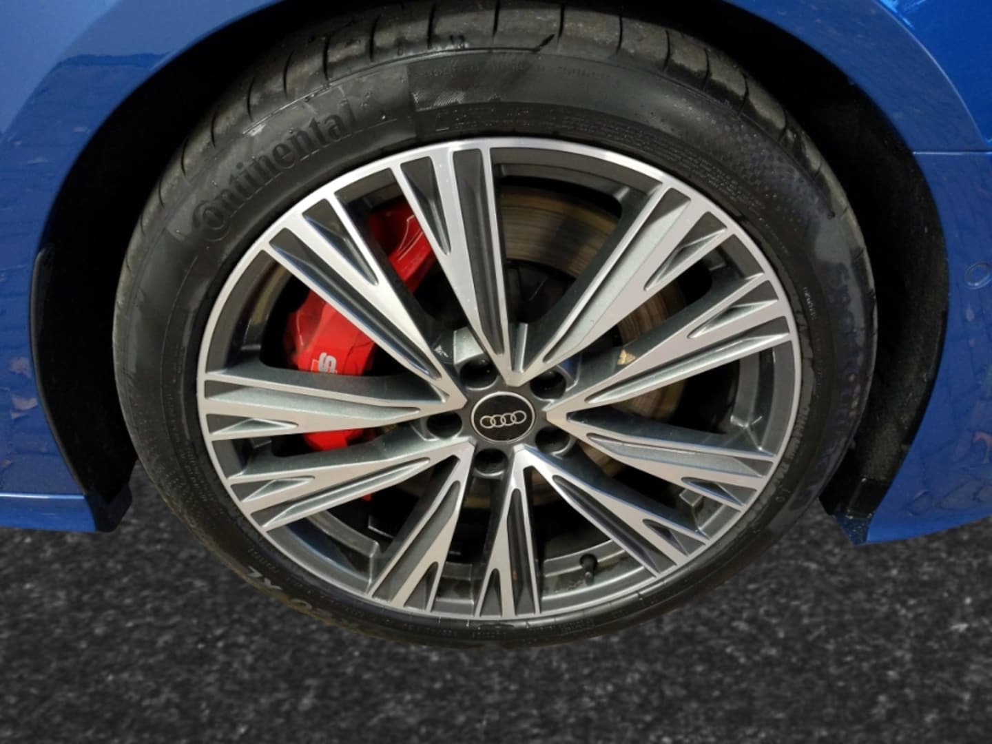 Bild über Audi S6 Avant TDI quattro tiptronic - für weitere Informationen kontaktieren Sie den Audi Partner
