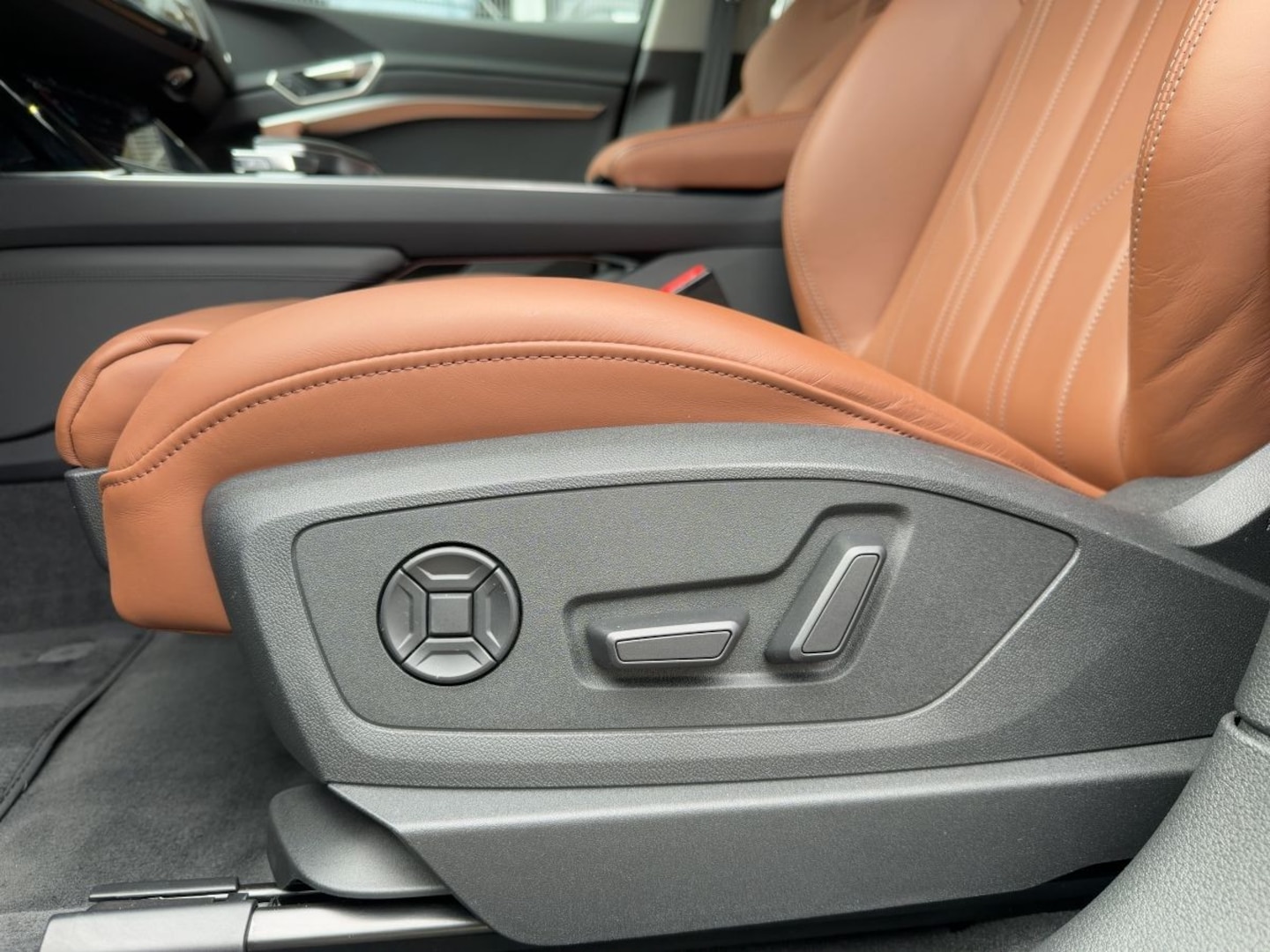 Bild über Audi Q8 e-tron advanced 55 e-tron quattro - für weitere Informationen kontaktieren Sie den Audi Partner