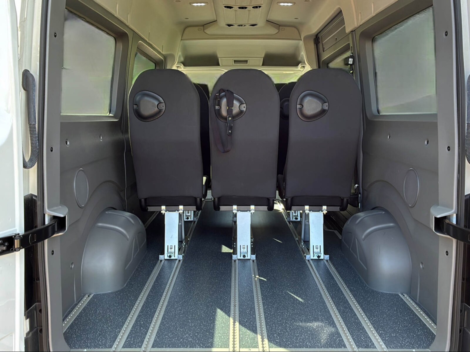 Volkswagen Crafter Kasten mittlerer Radstand – Bild 14