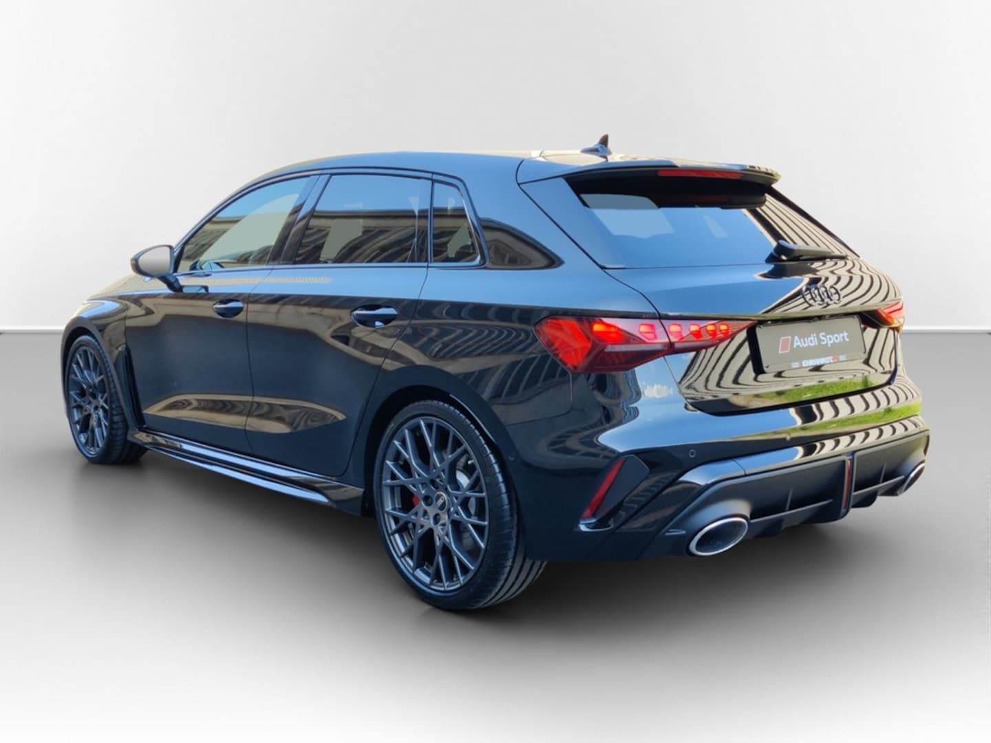 Bild über Audi RS 3 Sportback TFSI quattro S tronic - für weitere Informationen kontaktieren Sie den Audi Partner