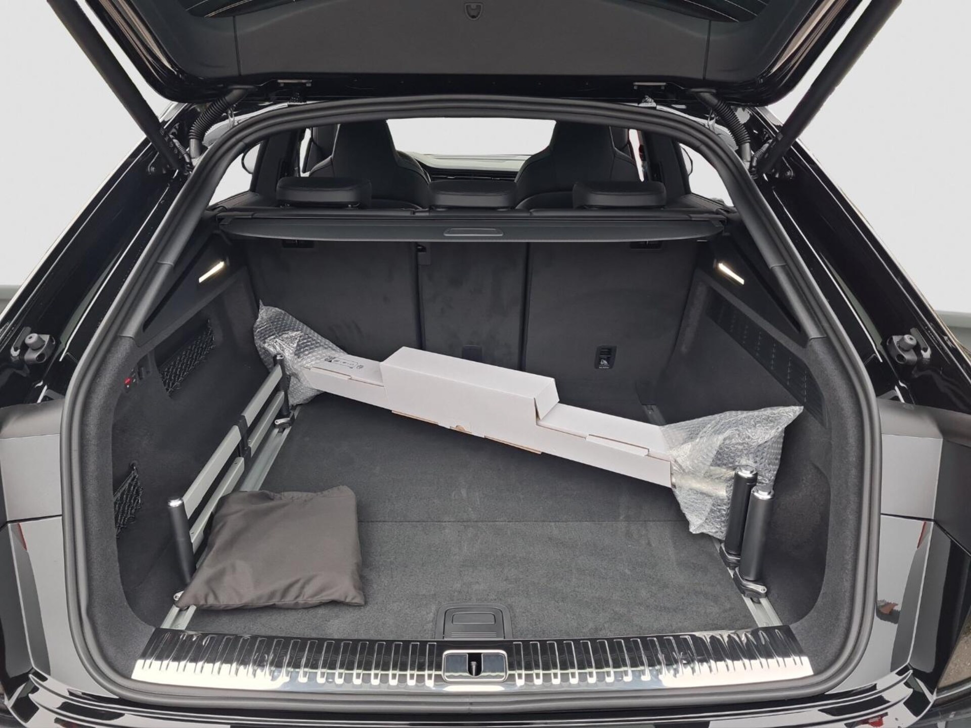 Audi RS Q8 SUV performance