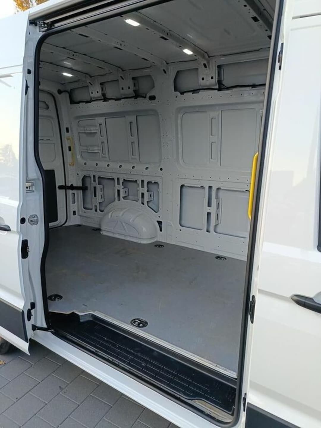 Volkswagen Crafter Furgon średni rozstaw osi