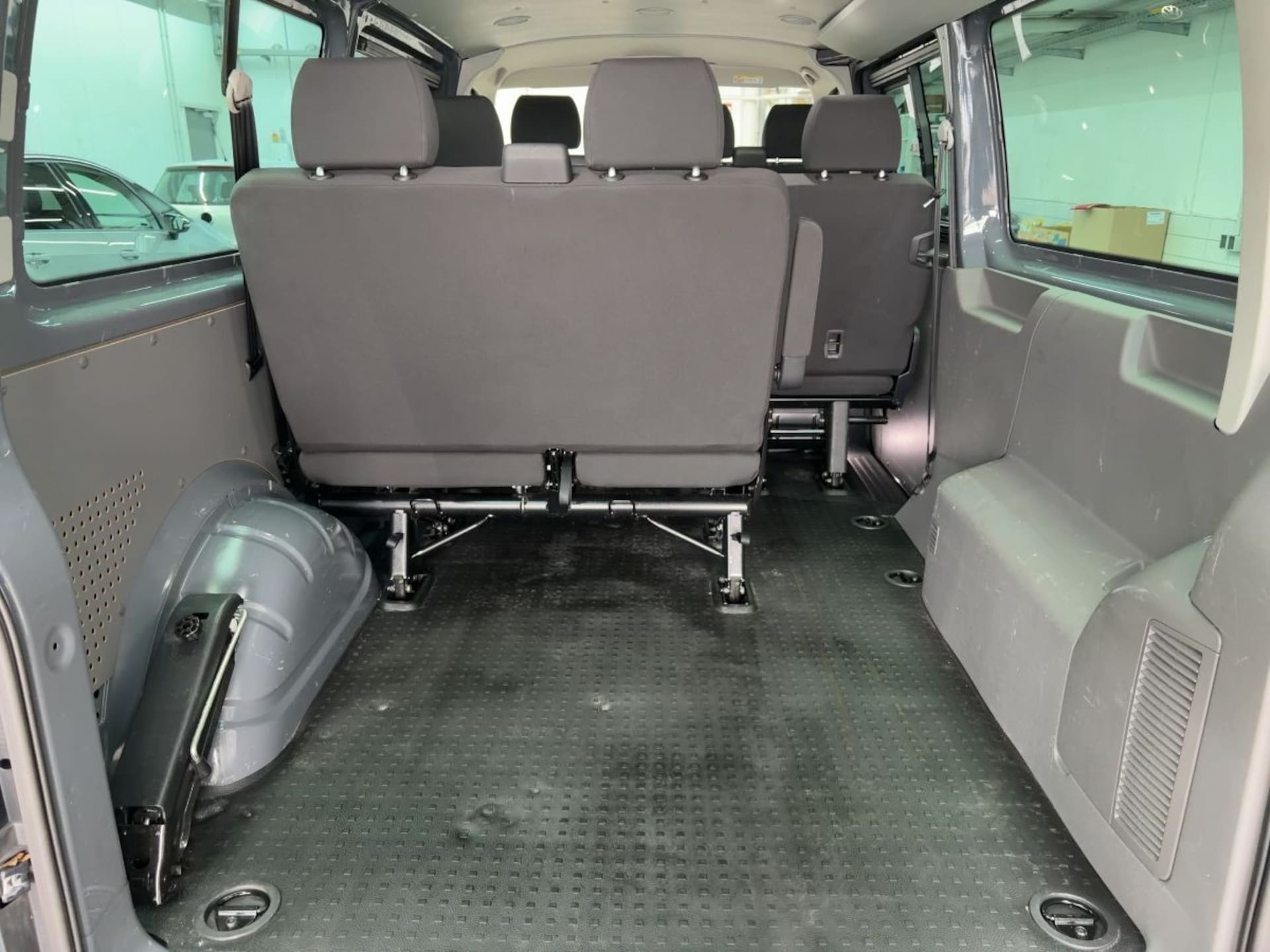 Volkswagen T6.1 Transporter Kombi langer Radstand