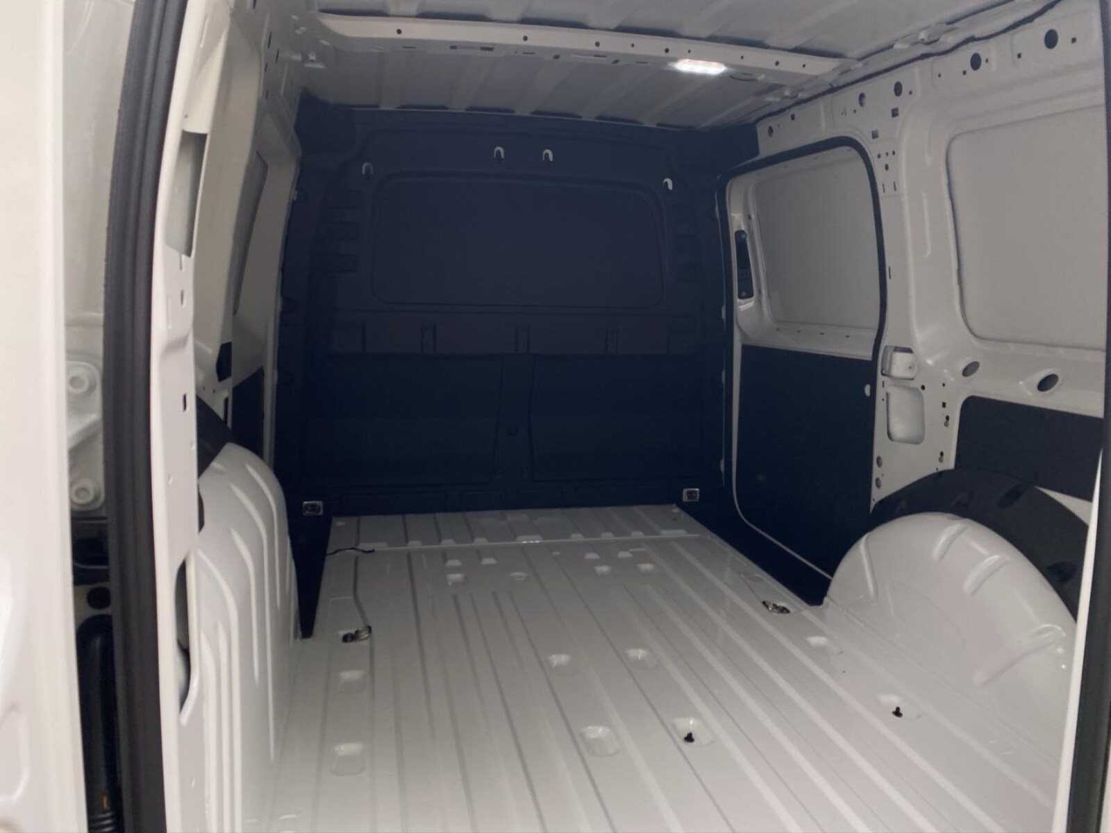 Volkswagen Caddy Maxi Cargo – Bild 13