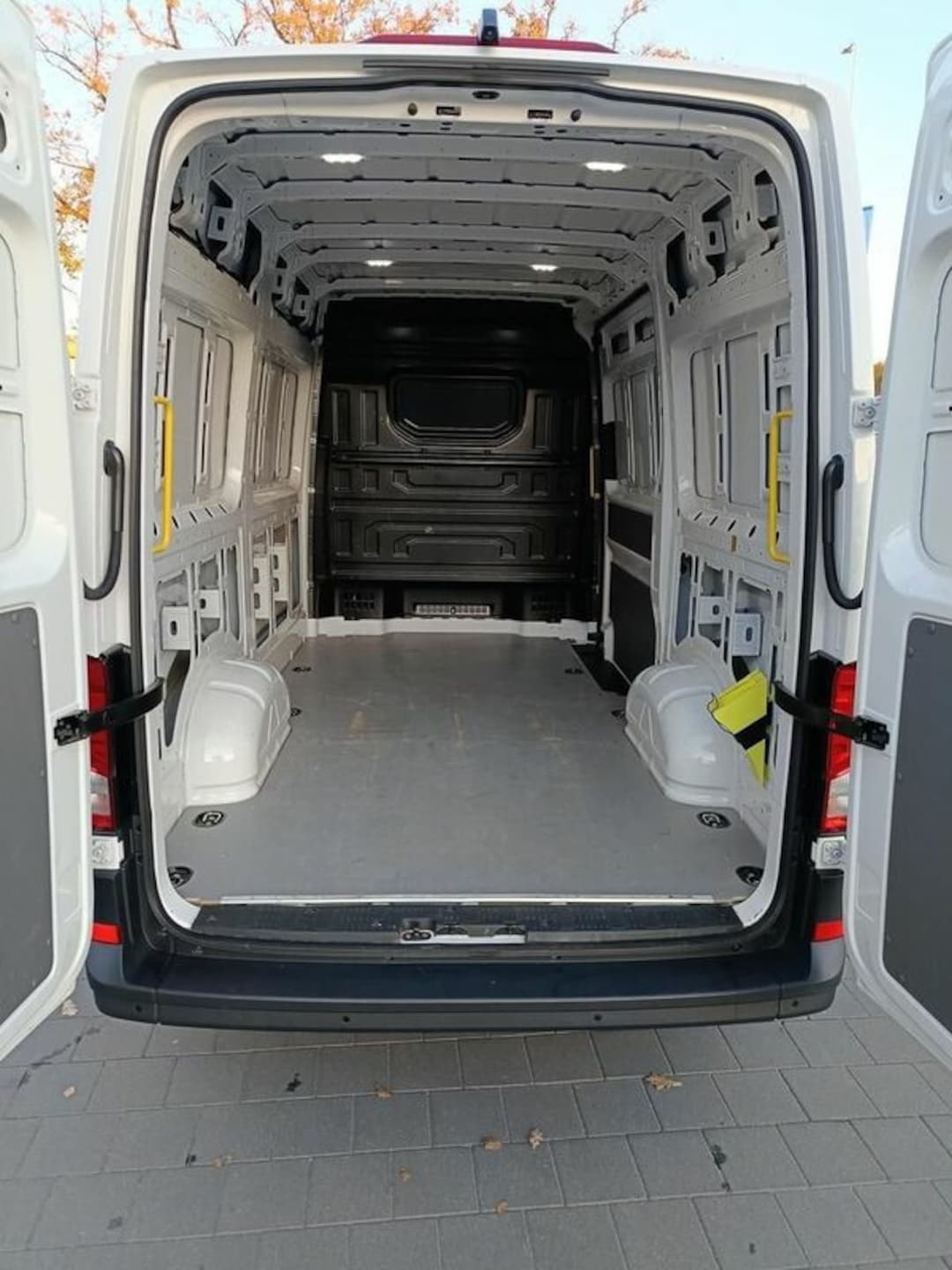 Volkswagen Crafter Furgon średni rozstaw osi