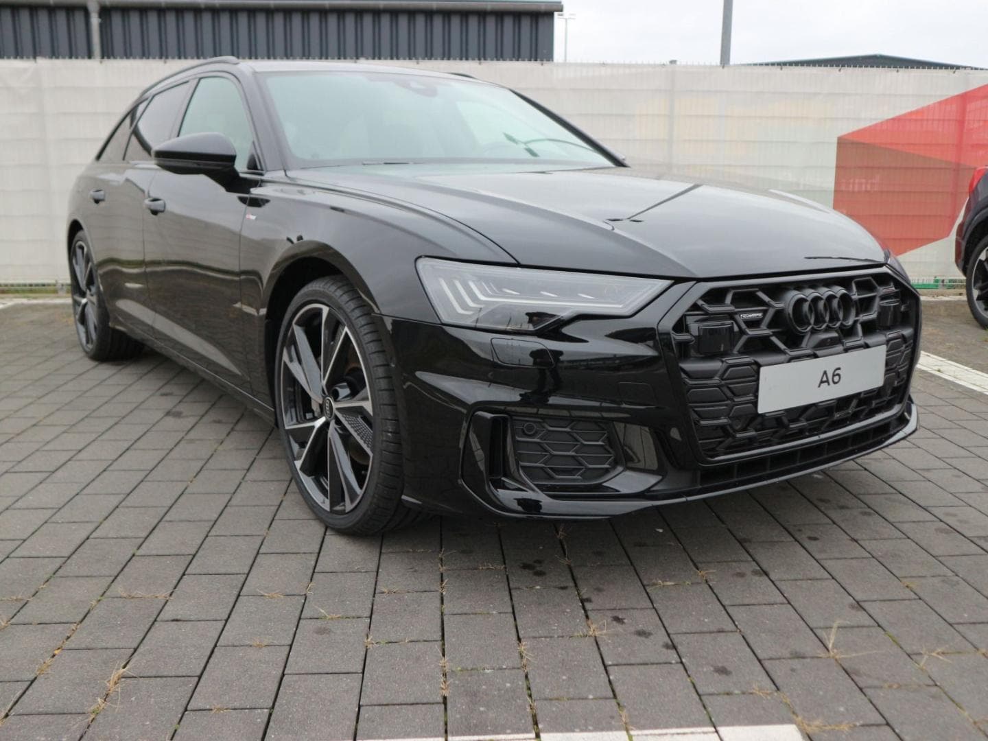 Bild über Audi A6 Avant S line 45 TDI quattro S tronic - für weitere Informationen kontaktieren Sie den Audi Partner