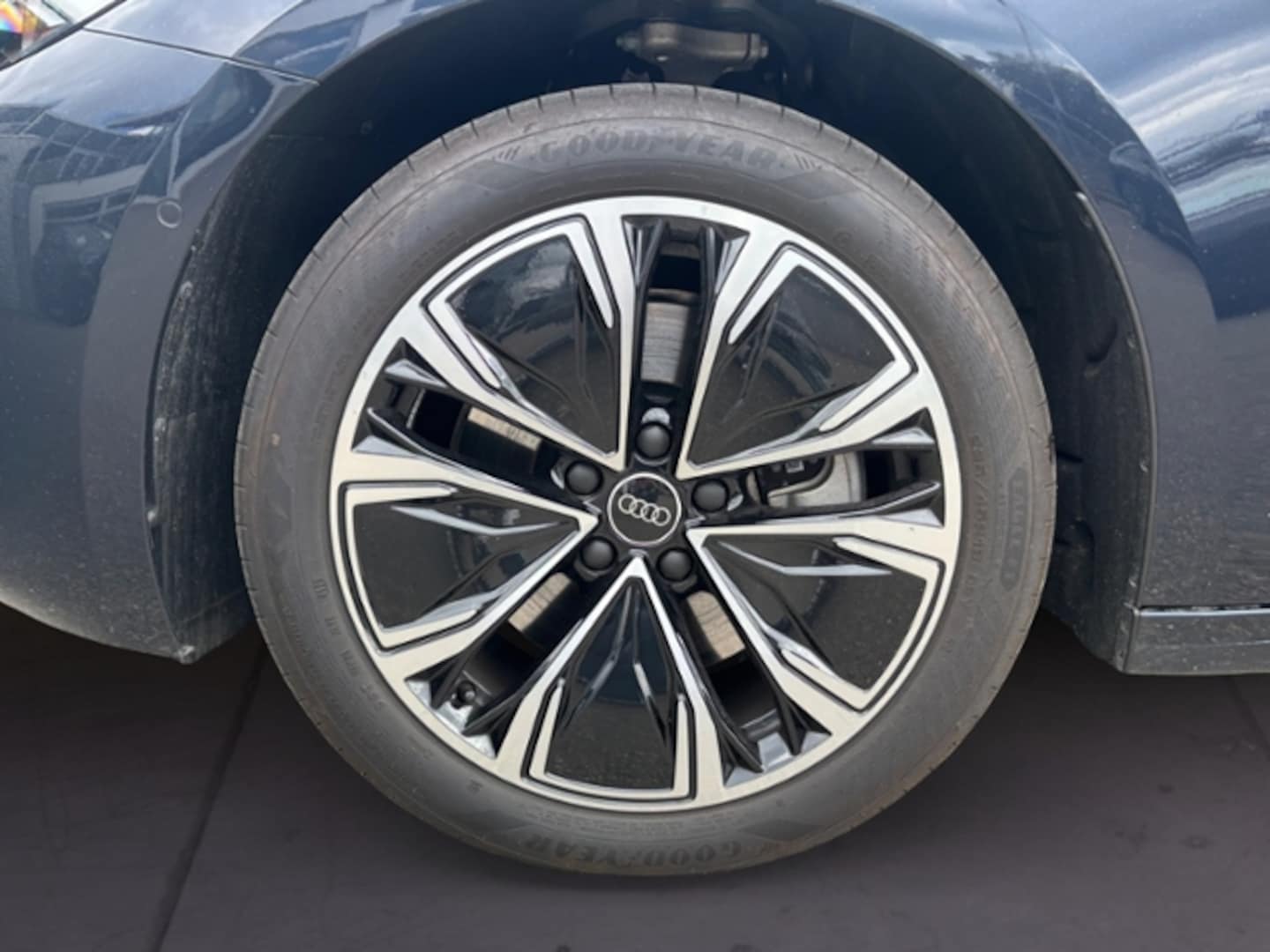 Bild über Audi A5 Avant TDI quattro 150 kW S tronic - für weitere Informationen kontaktieren Sie den Audi Partner