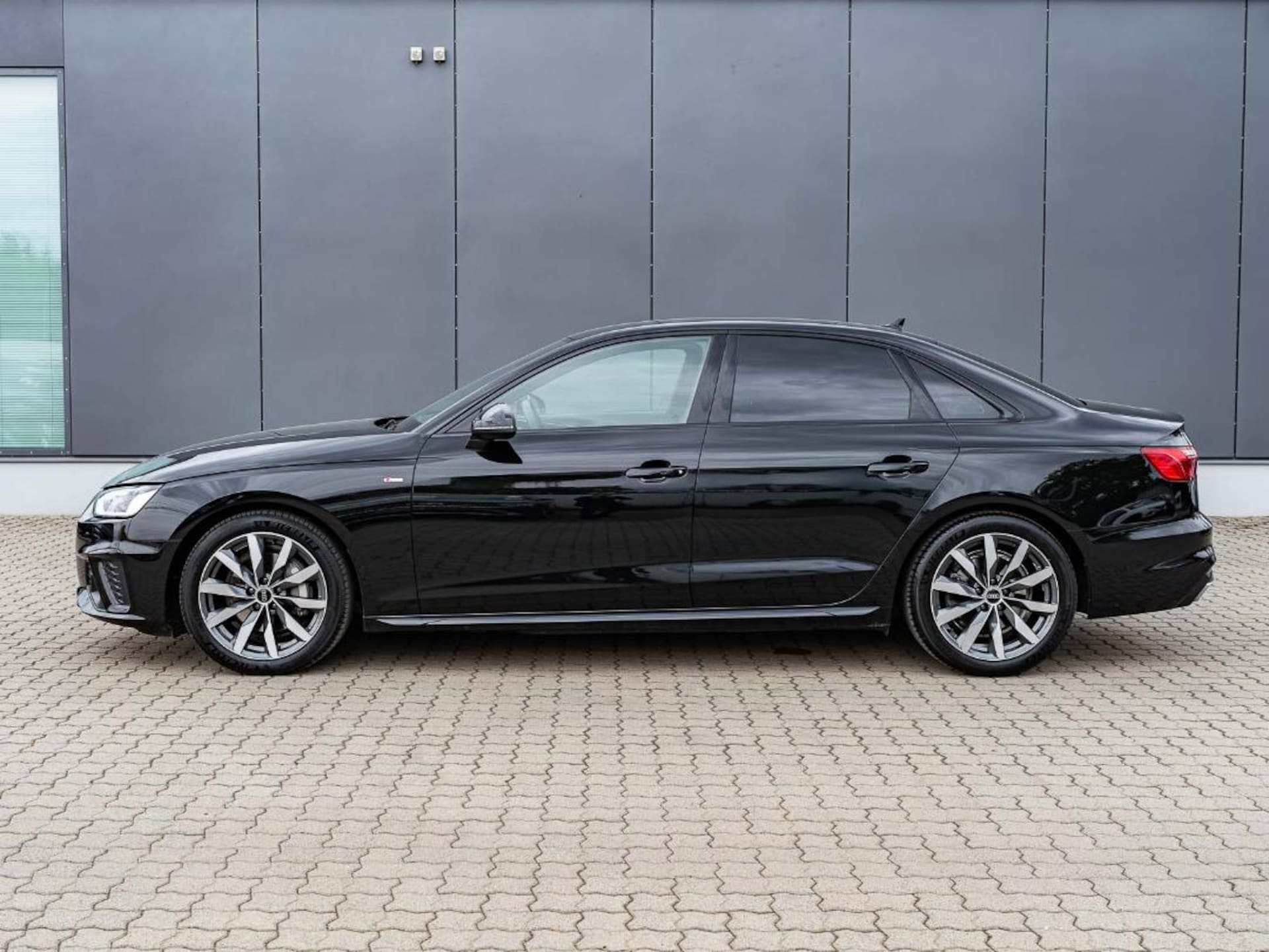 Audi A4 Limousine S line
