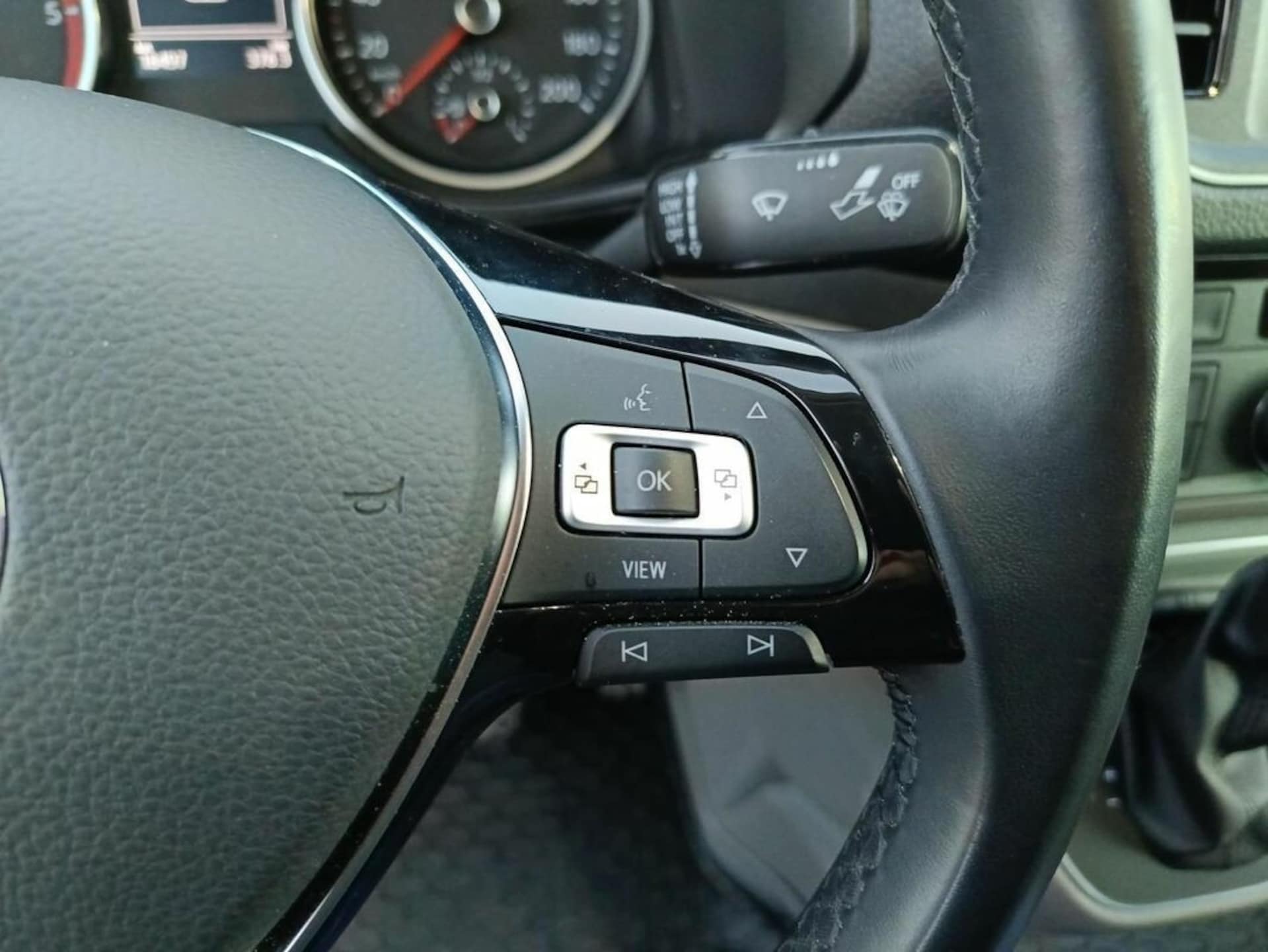Volkswagen Crafter Furgon średni rozstaw osi