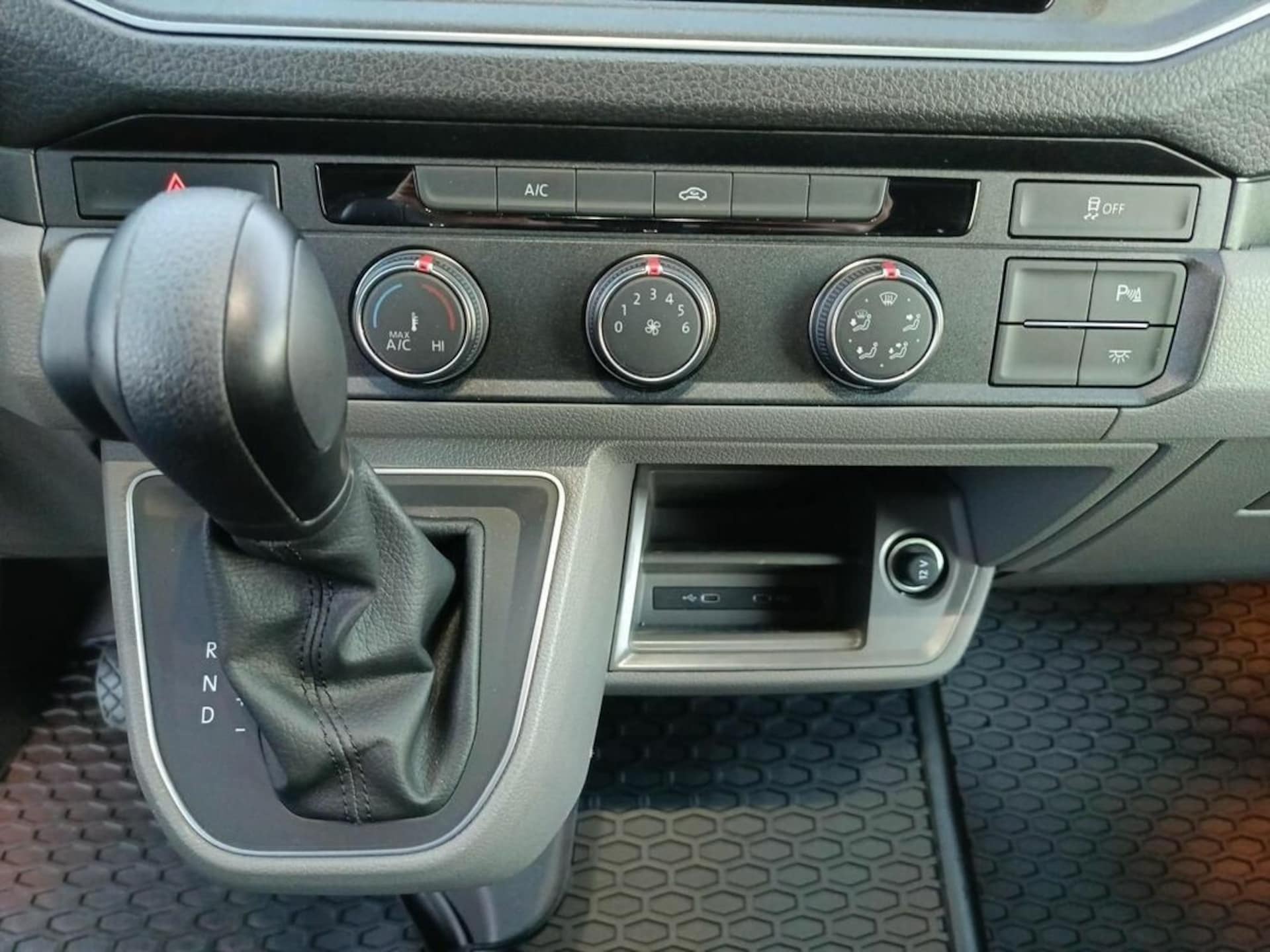 Volkswagen Crafter Furgon średni rozstaw osi