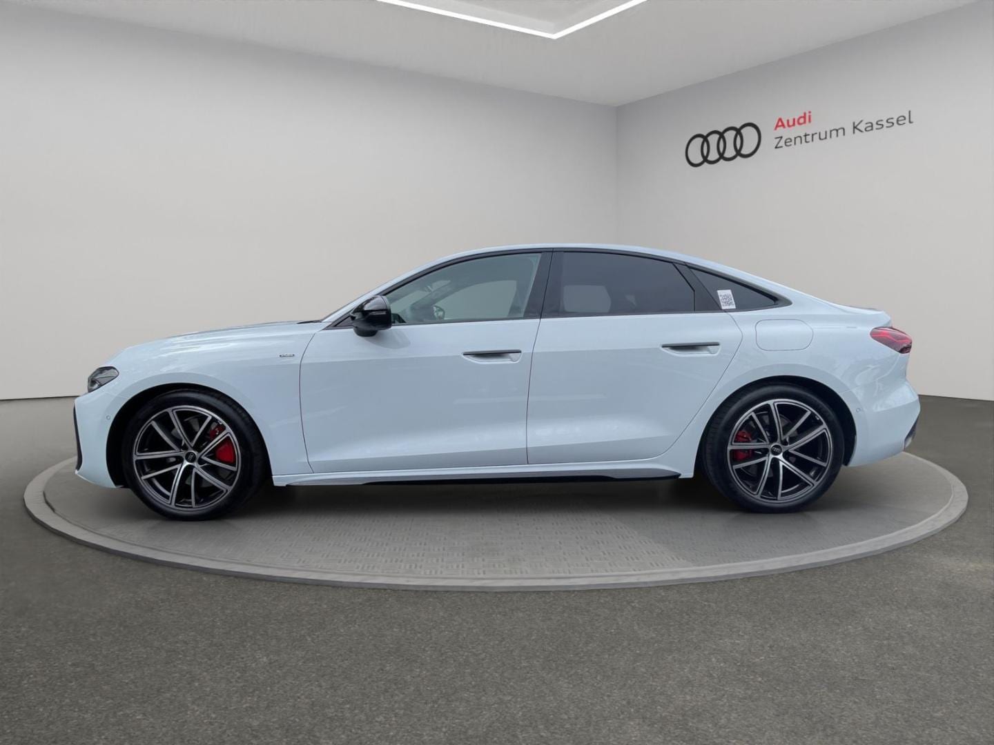 Bild über Audi A5 Limousine e-hybrid e-hybrid quattro 220 kW S tronic - für weitere Informationen kontaktieren Sie den Audi Partner