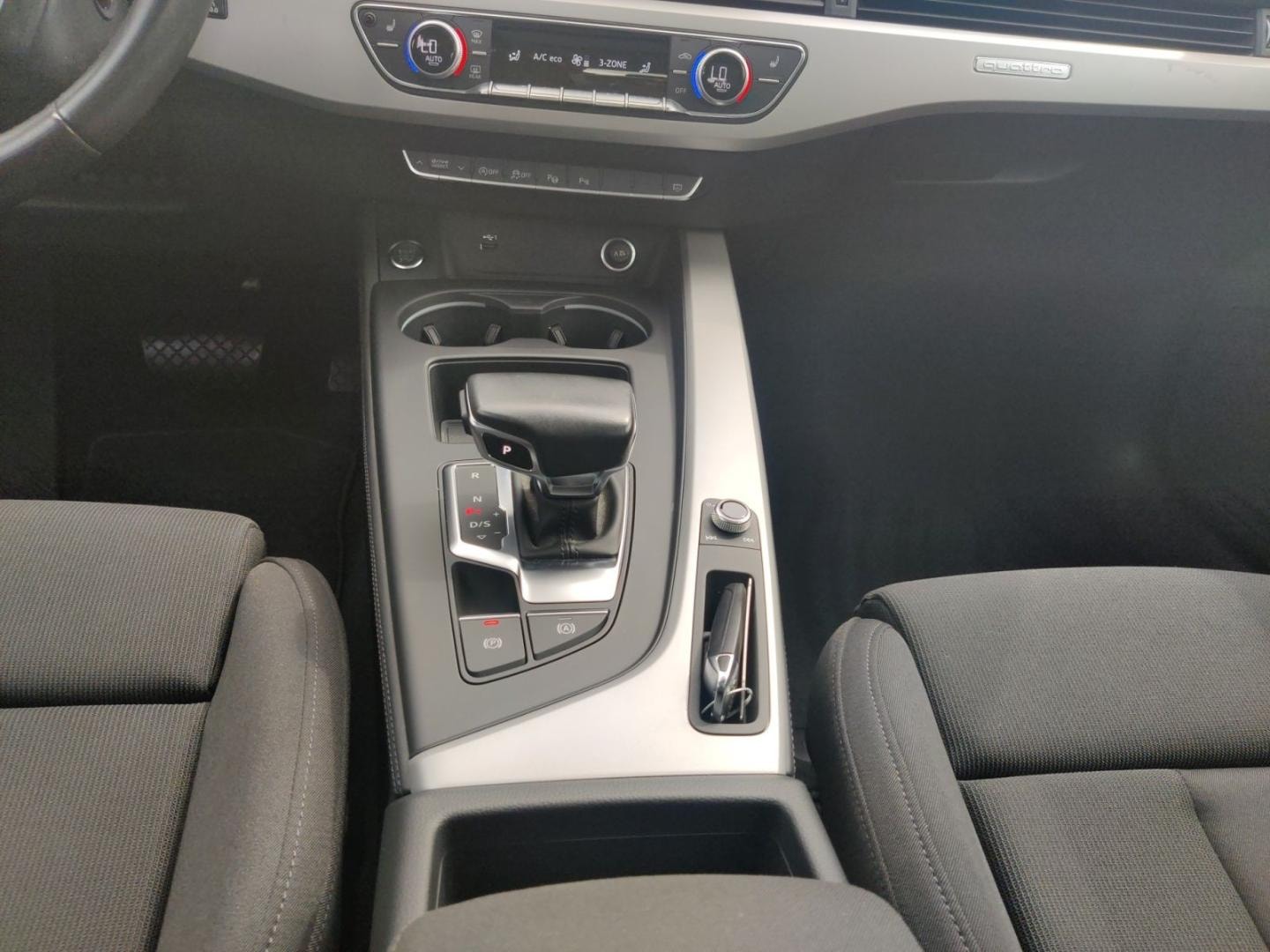 Bild über Audi A4 Avant advanced 40 TFSI quattro S tronic - für weitere Informationen kontaktieren Sie den Audi Partner