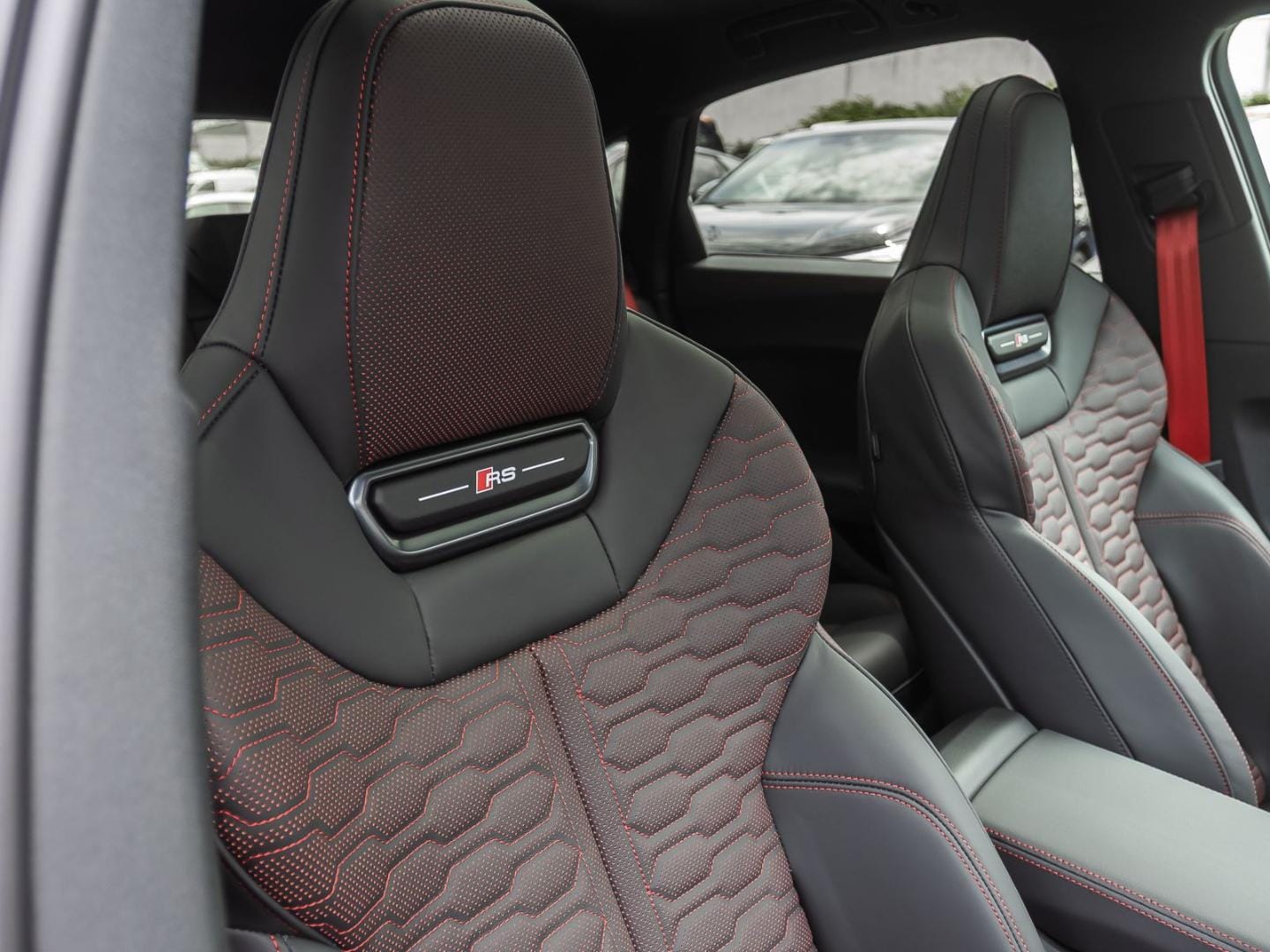 Bild über Audi RS 5 Limousine TFSI quattro 470 kW tiptronic - für weitere Informationen kontaktieren Sie den Audi Partner