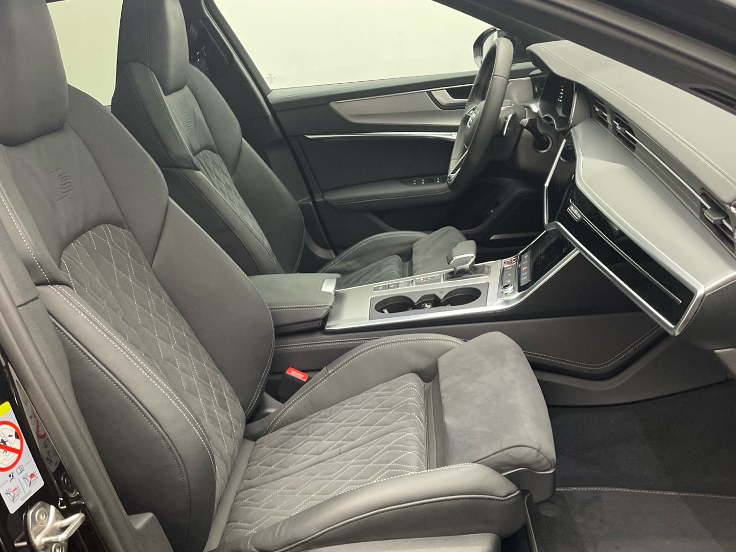 Bild über Audi S6 Avant TDI quattro tiptronic - für weitere Informationen kontaktieren Sie den Audi Partner