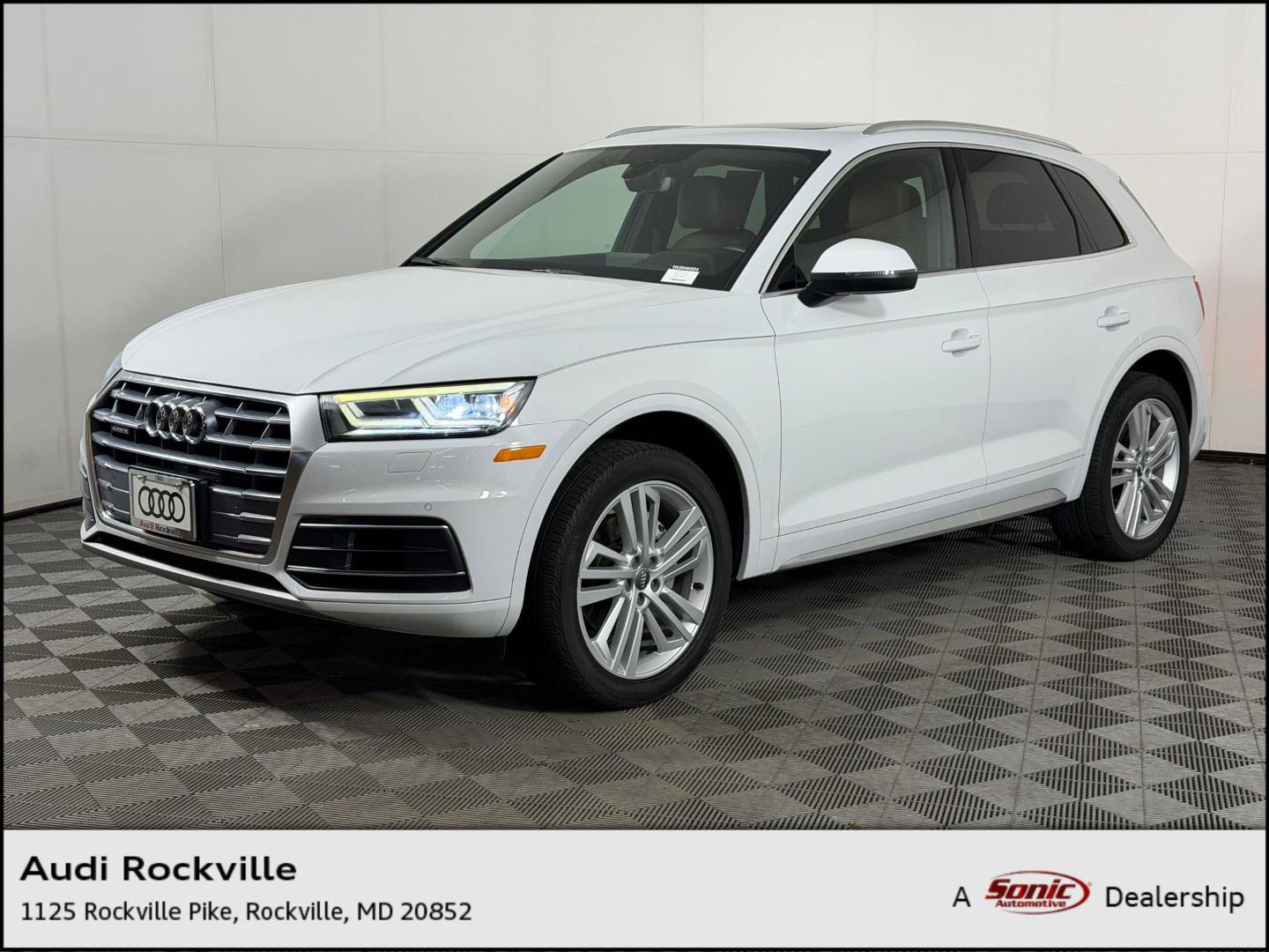 2019 Audi Q5 2.0T quattro S tronic Premium Plus's photo