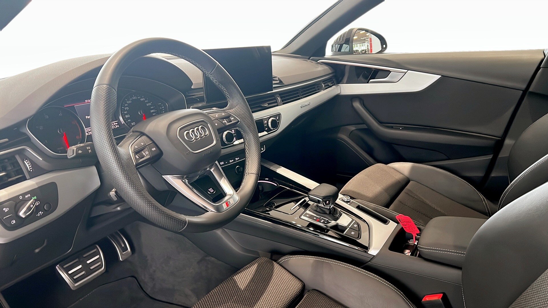 Image about Audi A4 Avant A4 Avant 40 TDI quattro S line 204 hk S tronic