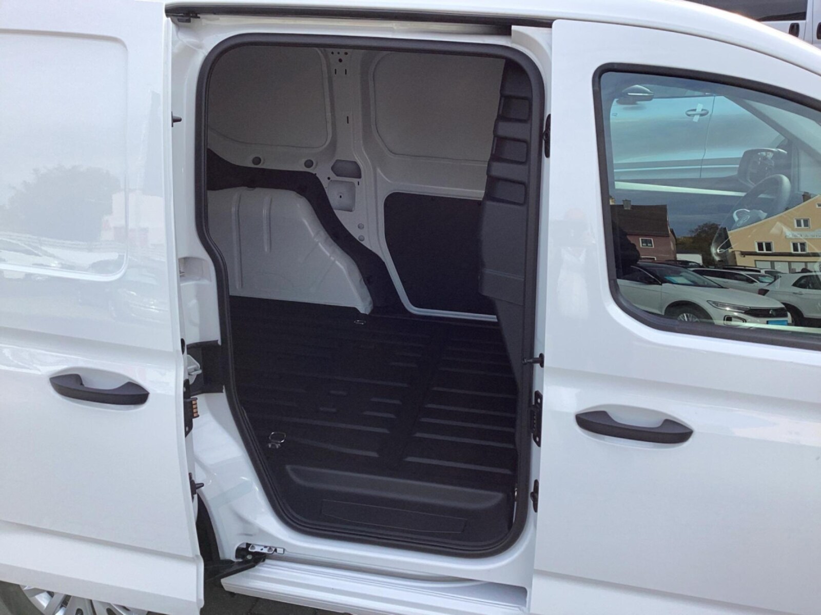 Volkswagen Caddy Cargo – Bild 10