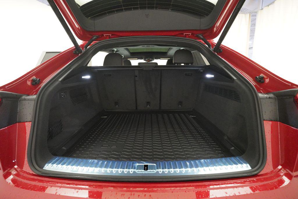 2026 Audi SQ8 Prestige - Photo 10