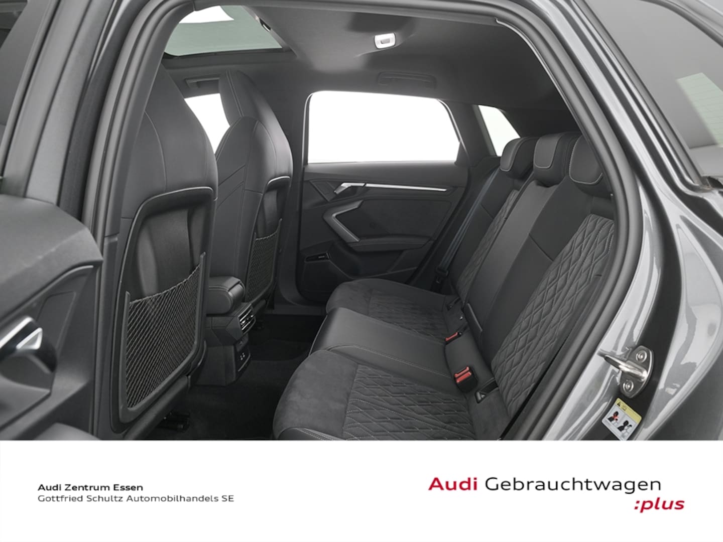 Bild über Audi S3 Sportback TFSI quattro S tronic - für weitere Informationen kontaktieren Sie den Audi Partner