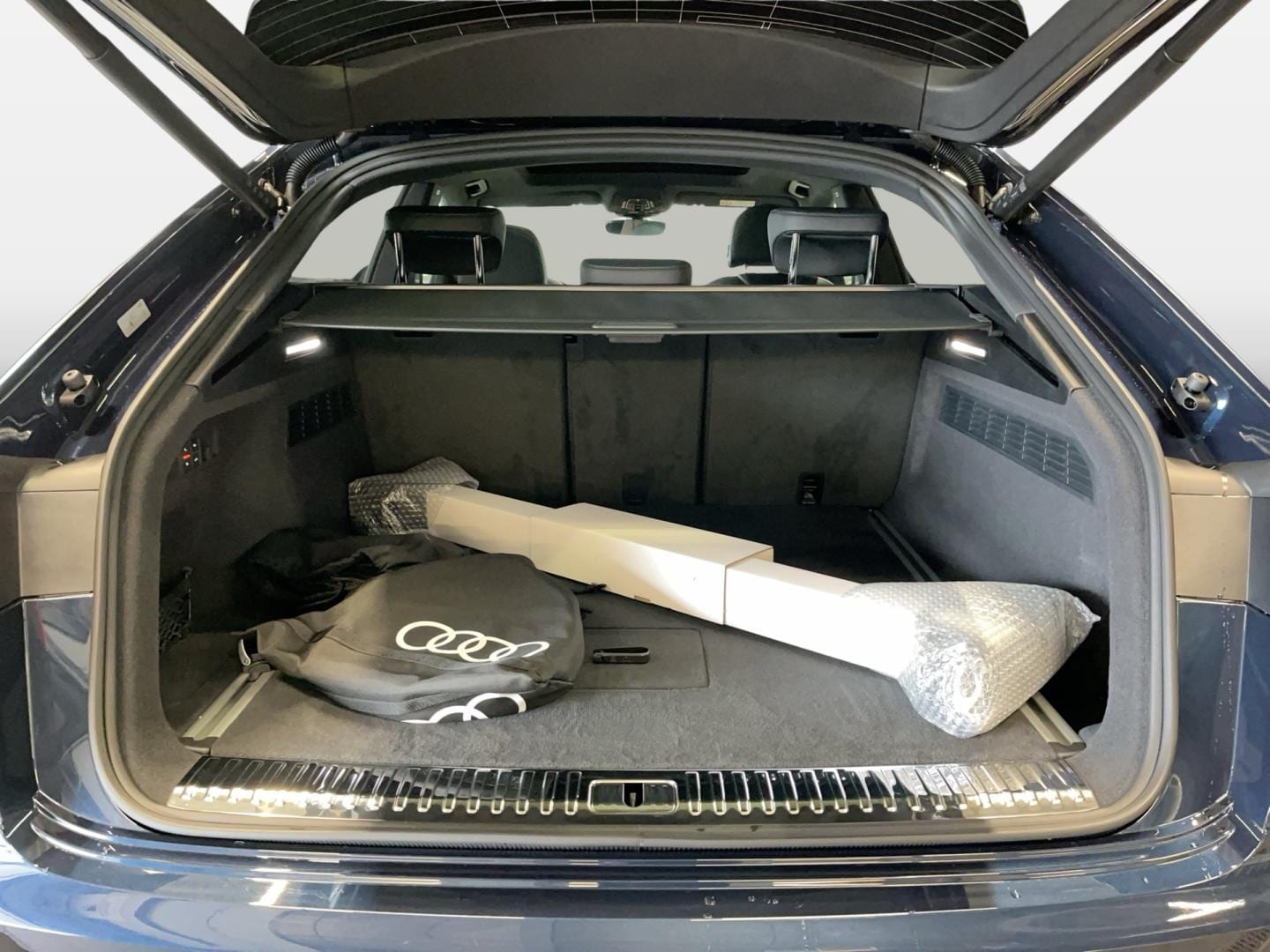 Bild über Audi Q8 SUV TFSI e S line business TFSI e quattro 290 kW tiptronic - für weitere Informationen kontaktieren Sie den Audi Partner