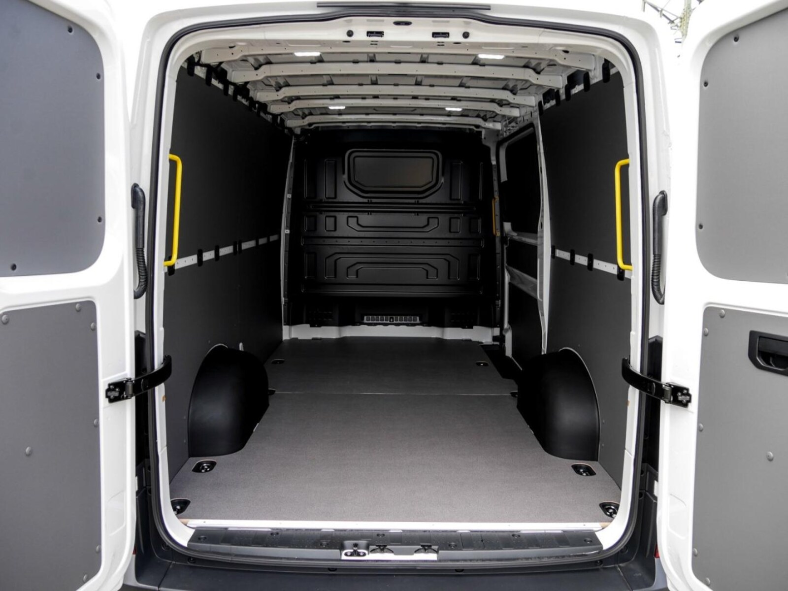 Volkswagen Crafter Kasten mittlerer Radstand – Bild 8