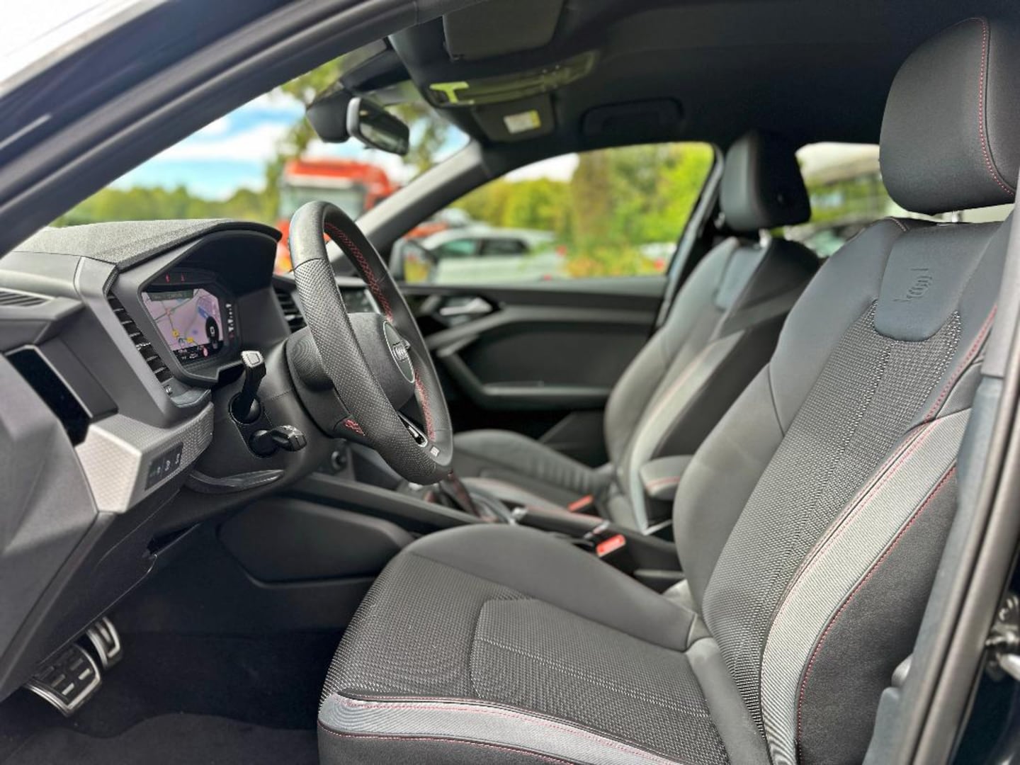 Bild über Audi A1 Sportback S line 40 TFSI S tronic - für weitere Informationen kontaktieren Sie den Audi Partner