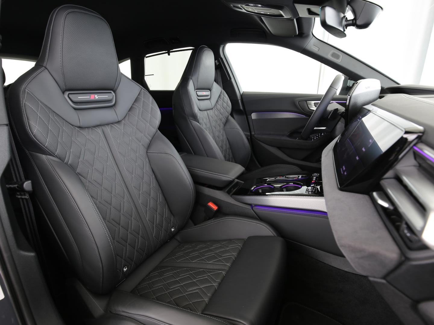 Bild über Audi A5 Avant e-hybrid e-hybrid quattro 270 kW S tronic - für weitere Informationen kontaktieren Sie den Audi Partner