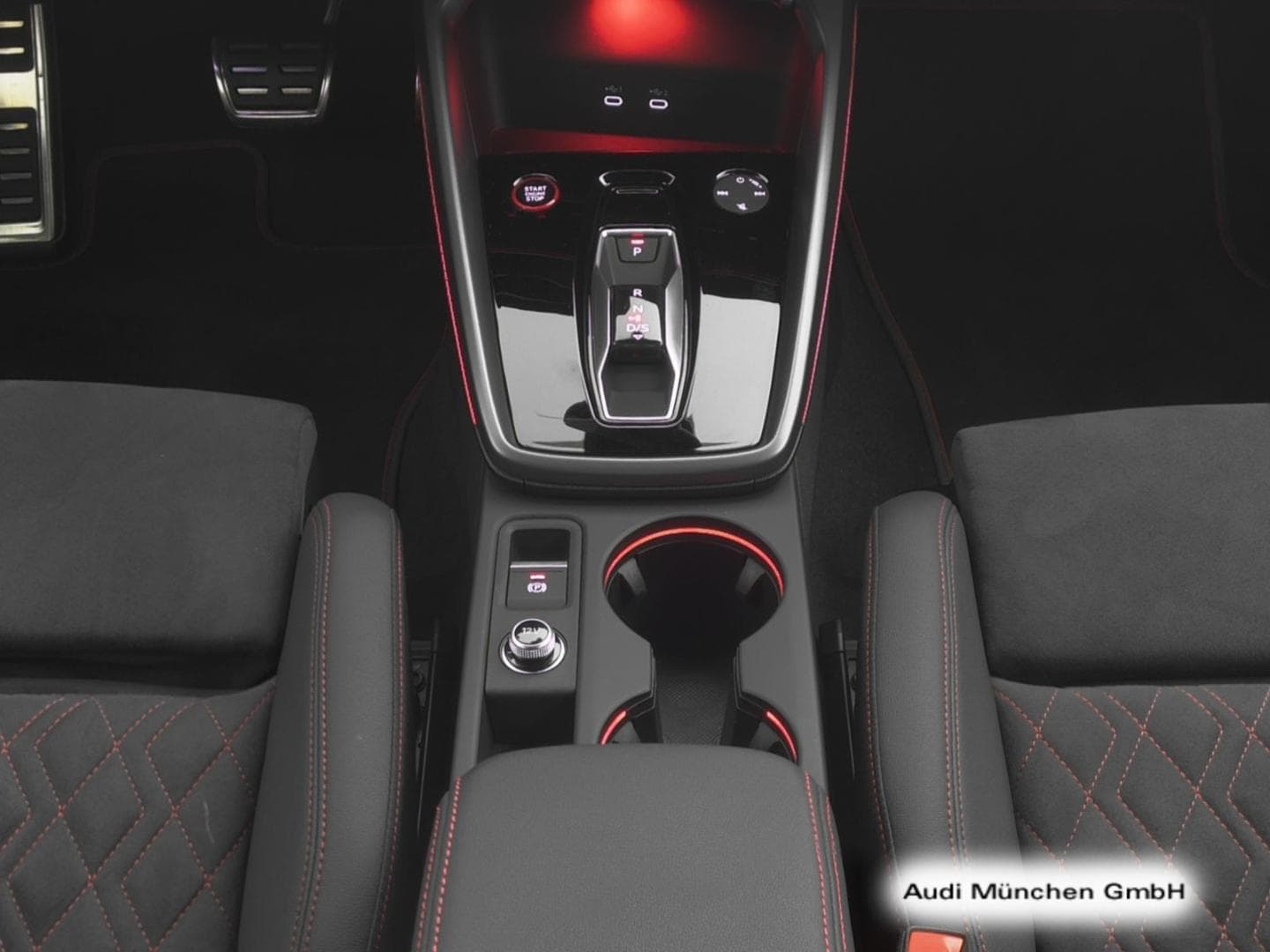 Bild über Audi S3 Limousine TFSI quattro S tronic - für weitere Informationen kontaktieren Sie den Audi Partner