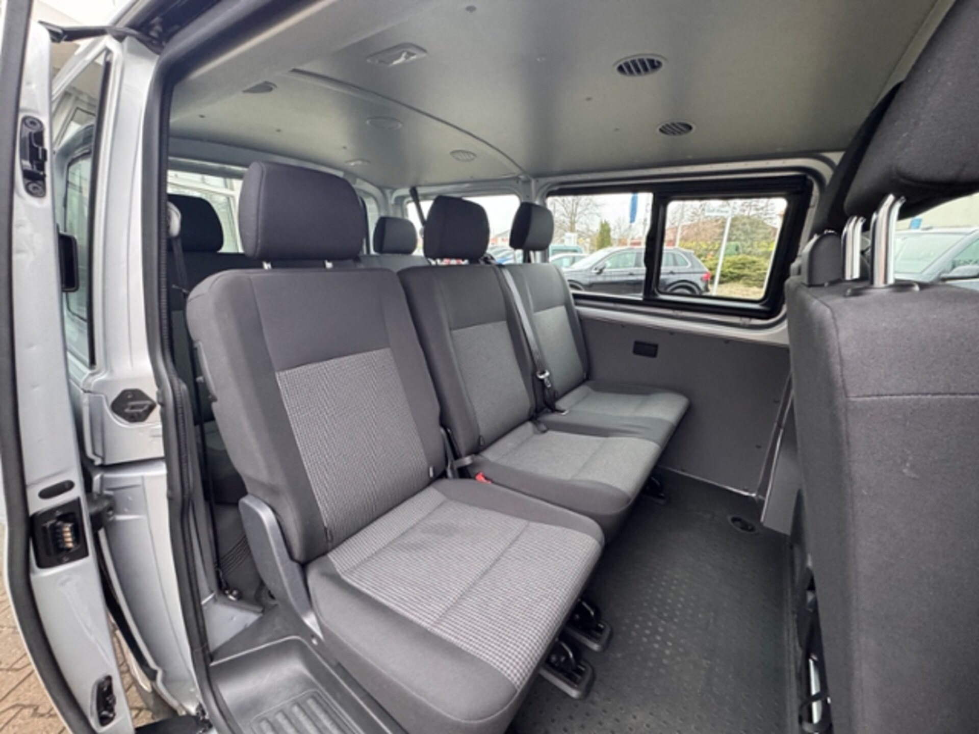 Volkswagen T6.1 Transporter Kombi kurzer Radstand