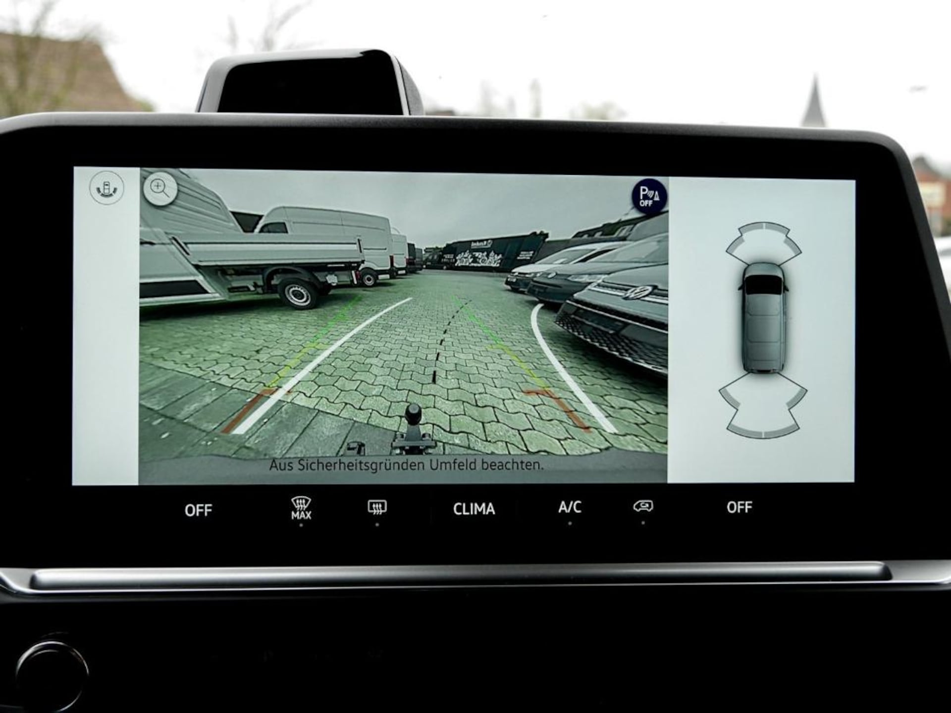Volkswagen Caravelle langer Radstand Basis-Modell
