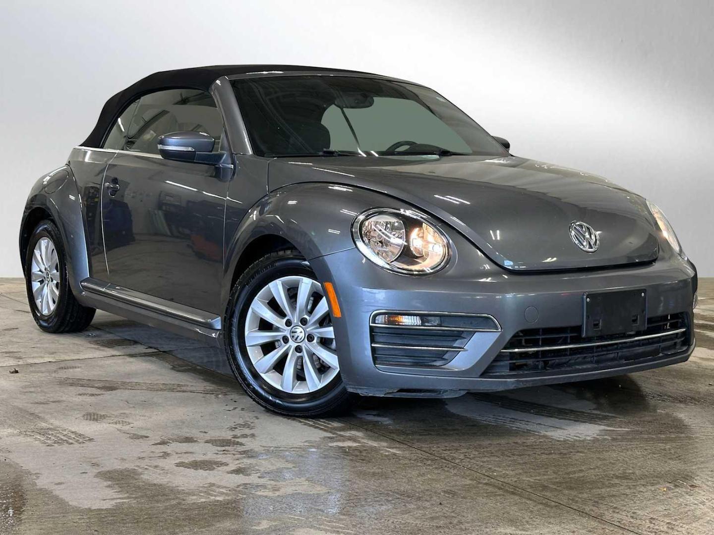 2018 Volkswagen Beetle 2.0T Coast Convertible Auto's photo