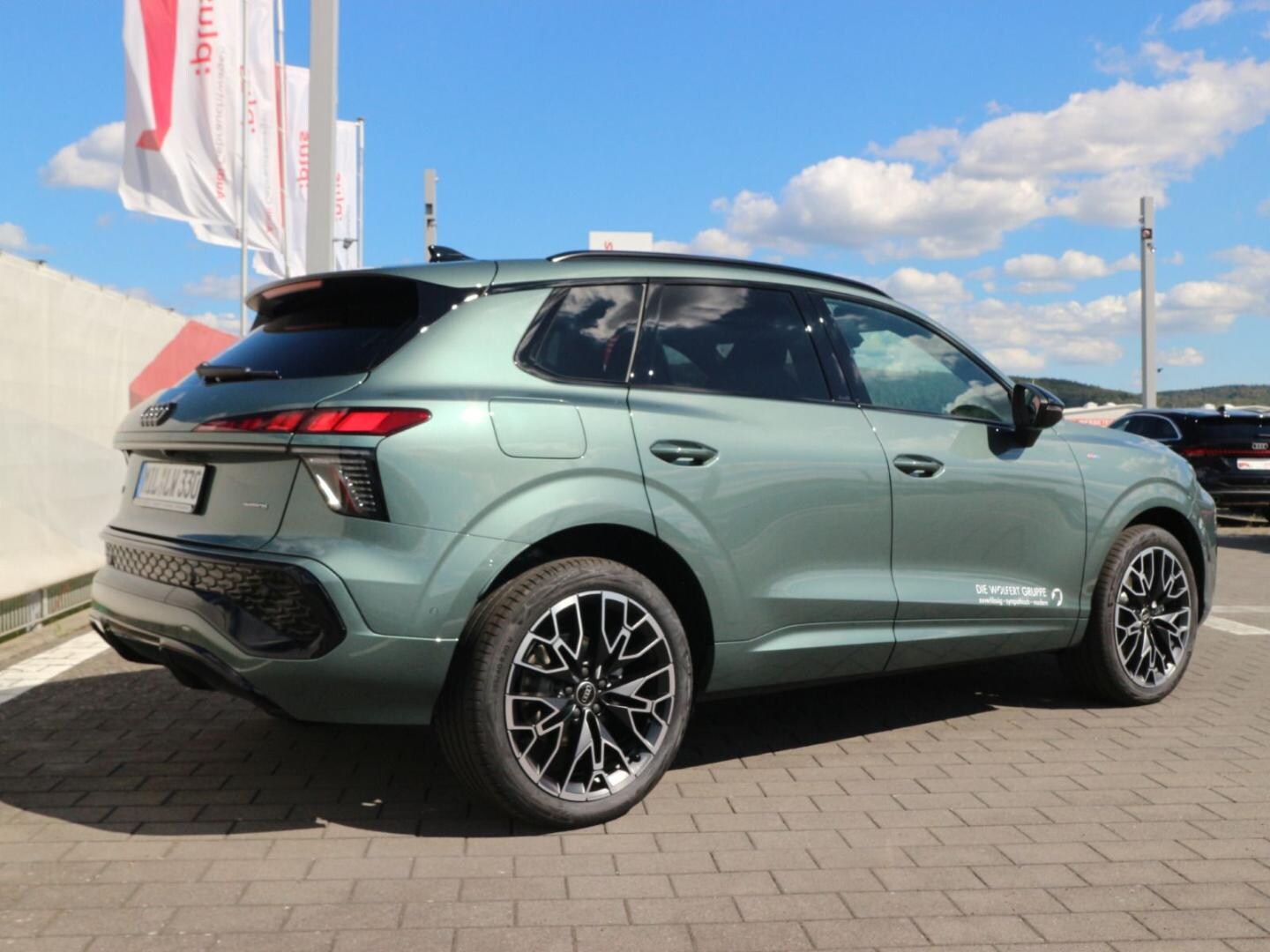 Bild über Audi Q3 SUV TFSI quattro 150 kW S tronic - für weitere Informationen kontaktieren Sie den Audi Partner