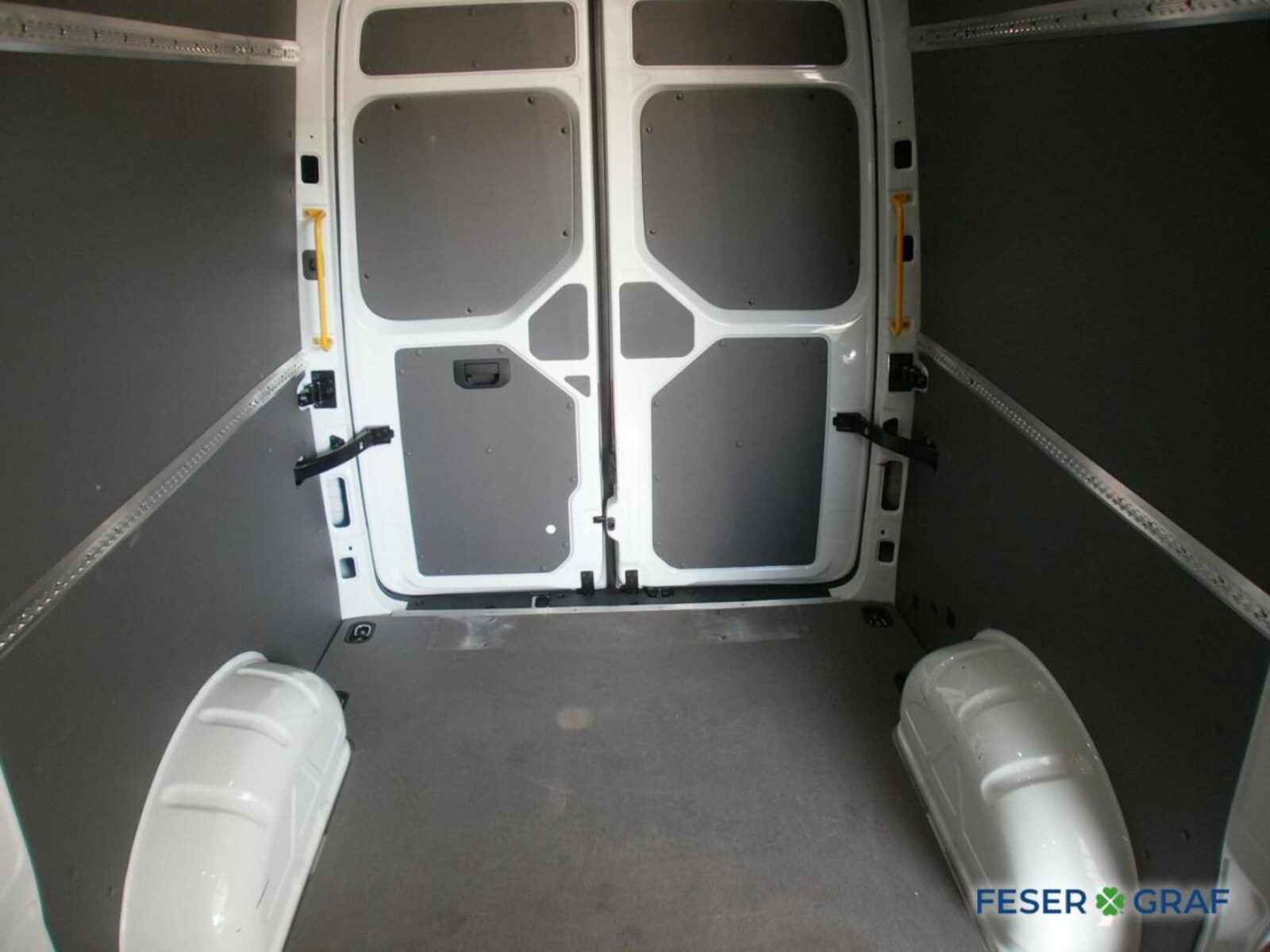 Volkswagen Crafter Kasten mittlerer Radstand – Bild 8
