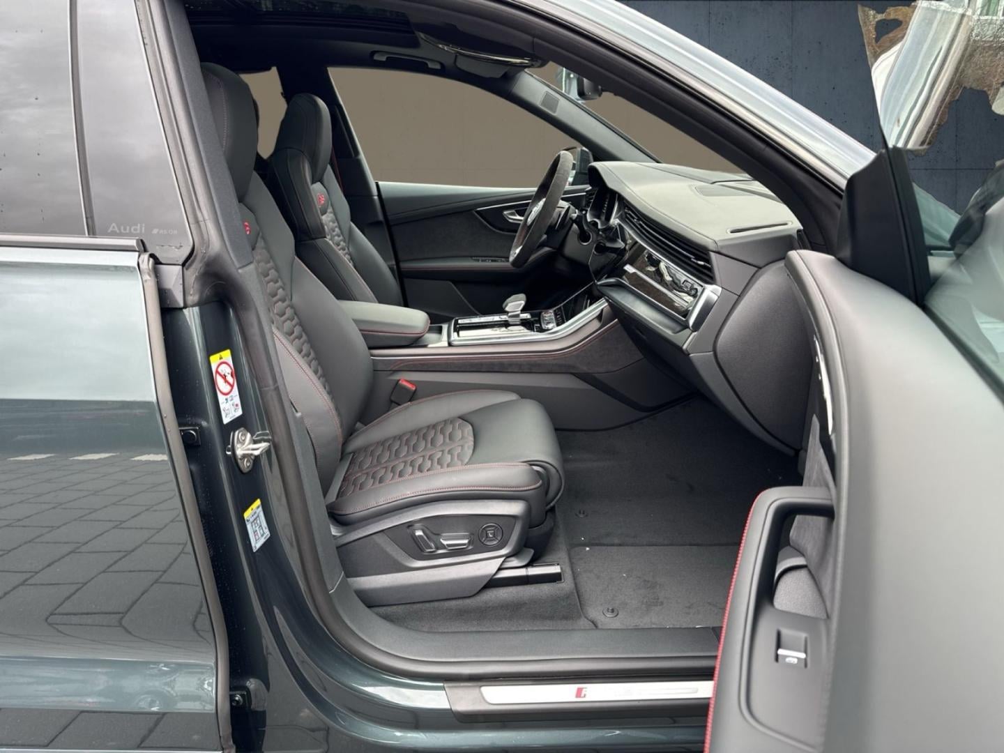 Bild über Audi RS Q8 SUV TFSI quattro 471 kW tiptronic - für weitere Informationen kontaktieren Sie den Audi Partner
