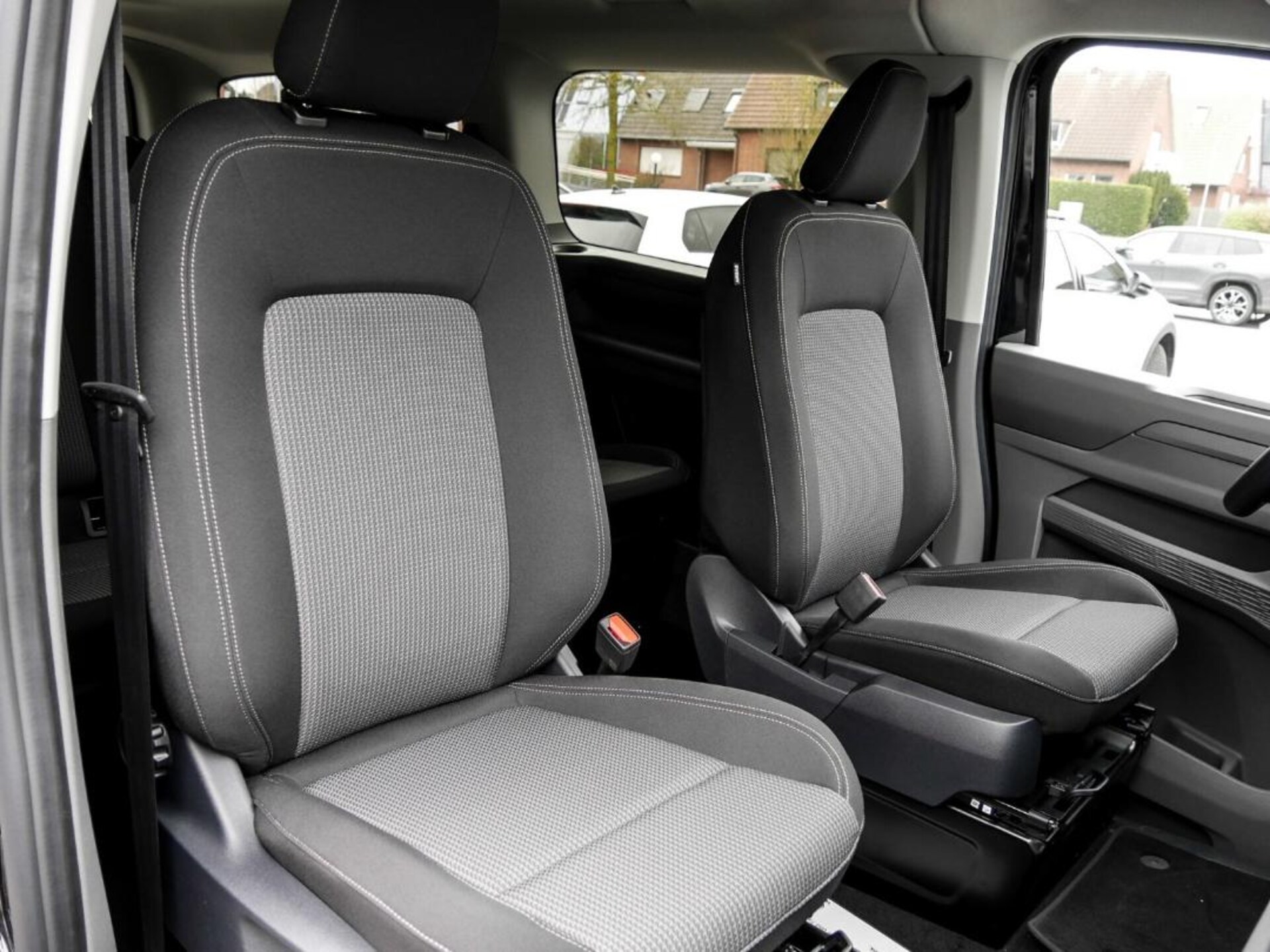 Volkswagen Caravelle langer Radstand Basis-Modell
