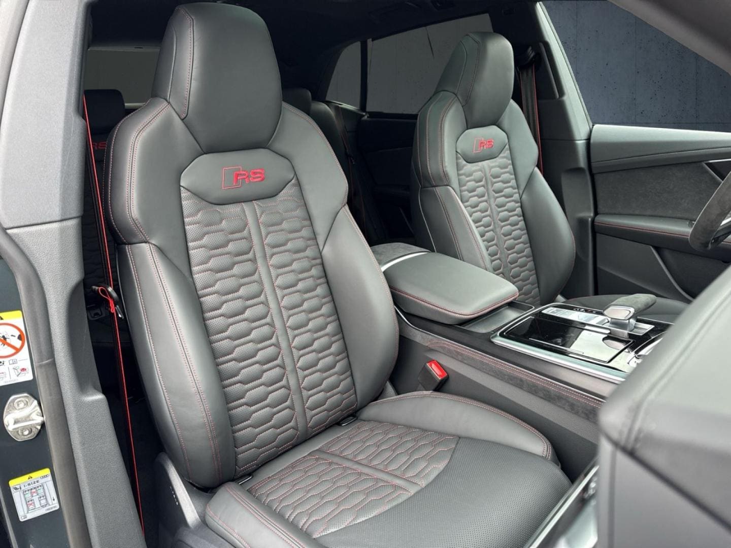 Bild über Audi RS Q8 SUV TFSI quattro 471 kW tiptronic - für weitere Informationen kontaktieren Sie den Audi Partner