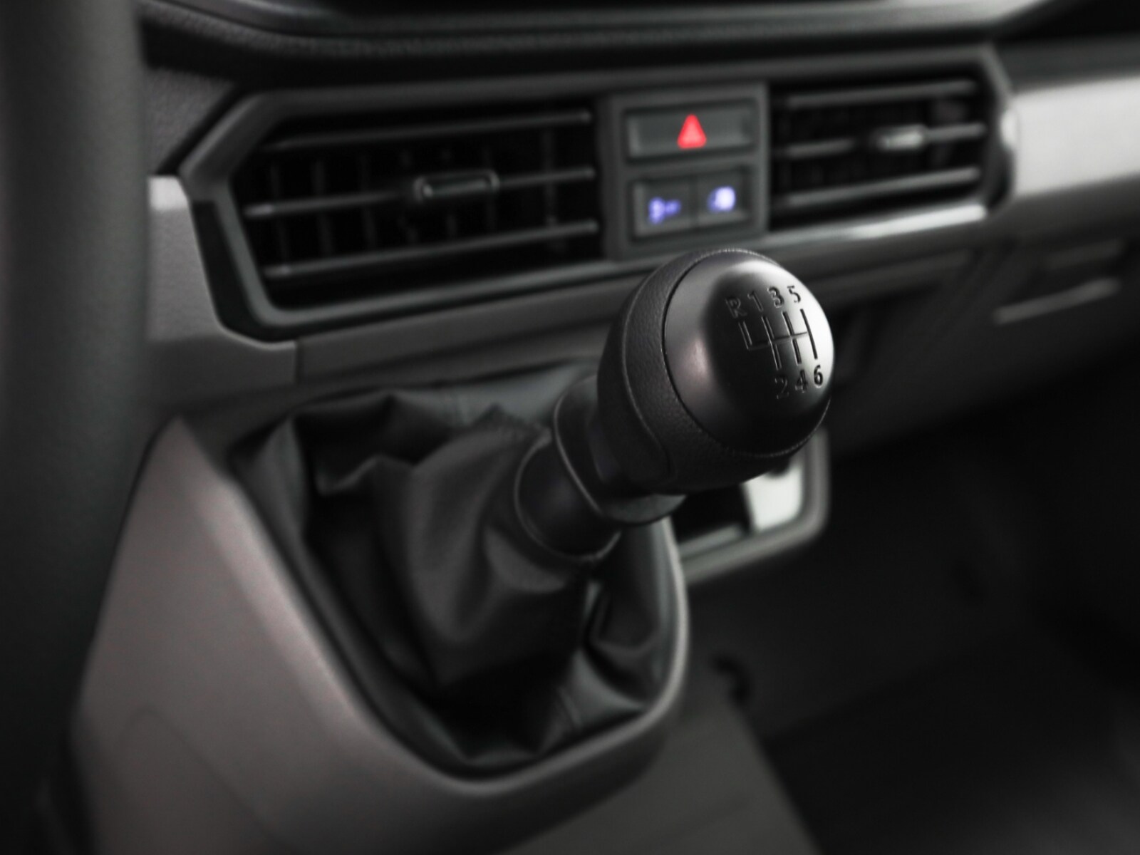 Volkswagen Crafter Kasten mittlerer Radstand – Bild 10