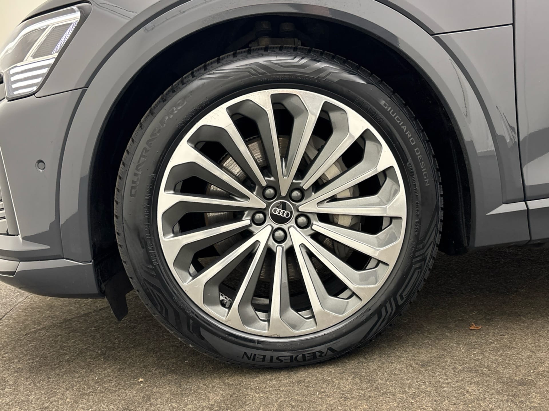 Audi Q8 e-tron S line