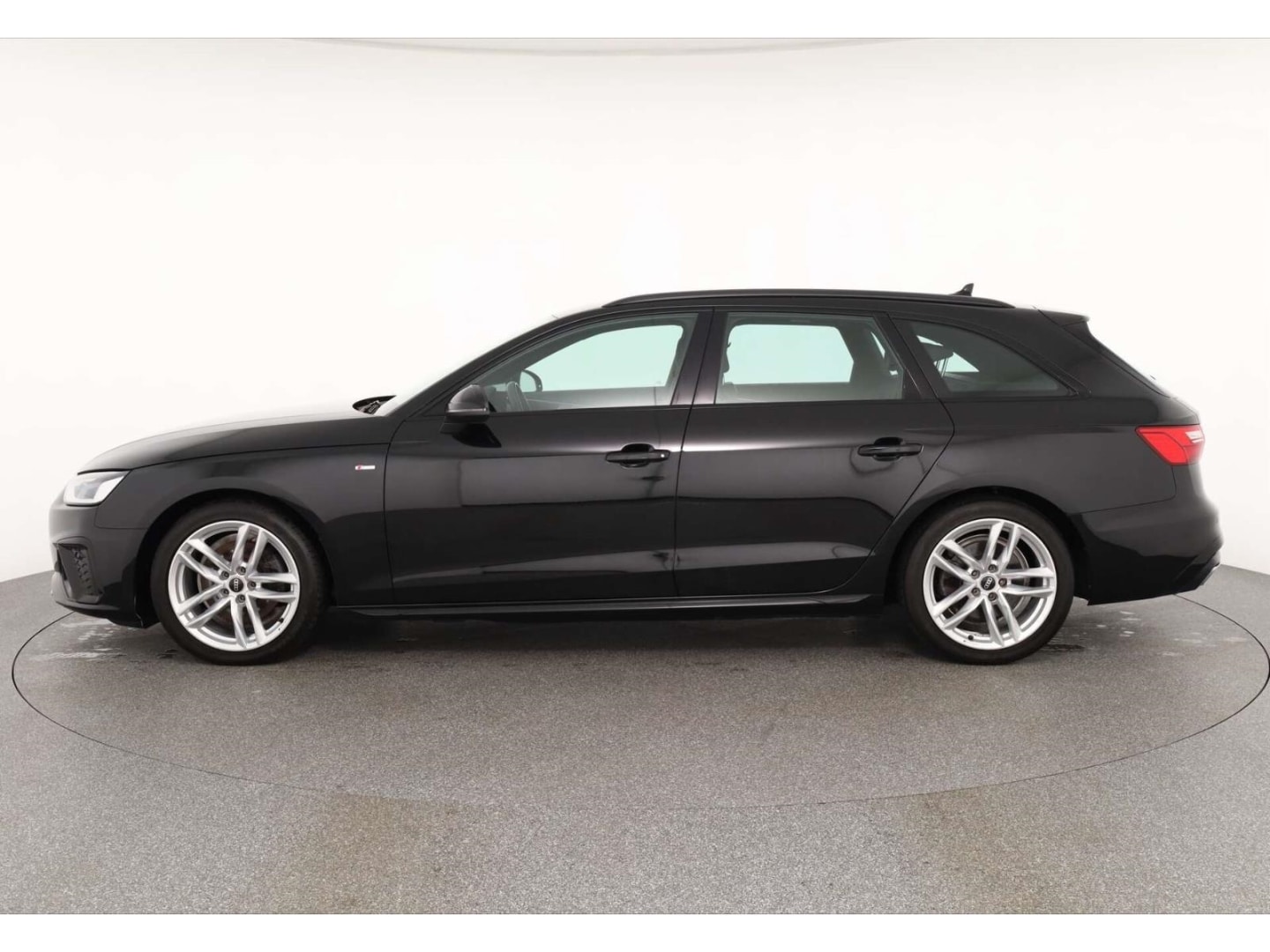 Bild über Audi A4 Avant S line 35 TFSI S tronic - für weitere Informationen kontaktieren Sie den Audi Partner
