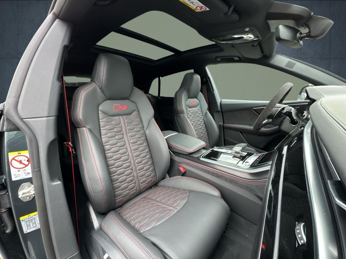 Bild über Audi RS Q8 SUV TFSI quattro 471 kW tiptronic - für weitere Informationen kontaktieren Sie den Audi Partner