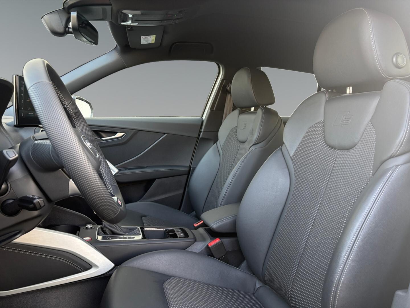 Bild über Audi SQ2 TFSI quattro S tronic - für weitere Informationen kontaktieren Sie den Audi Partner
