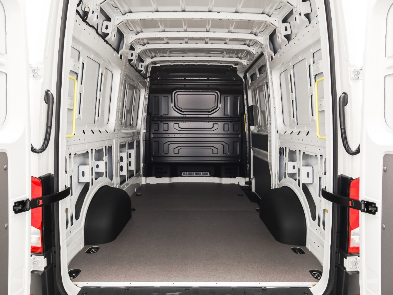Volkswagen Crafter Kasten mittlerer Radstand – Bild 13