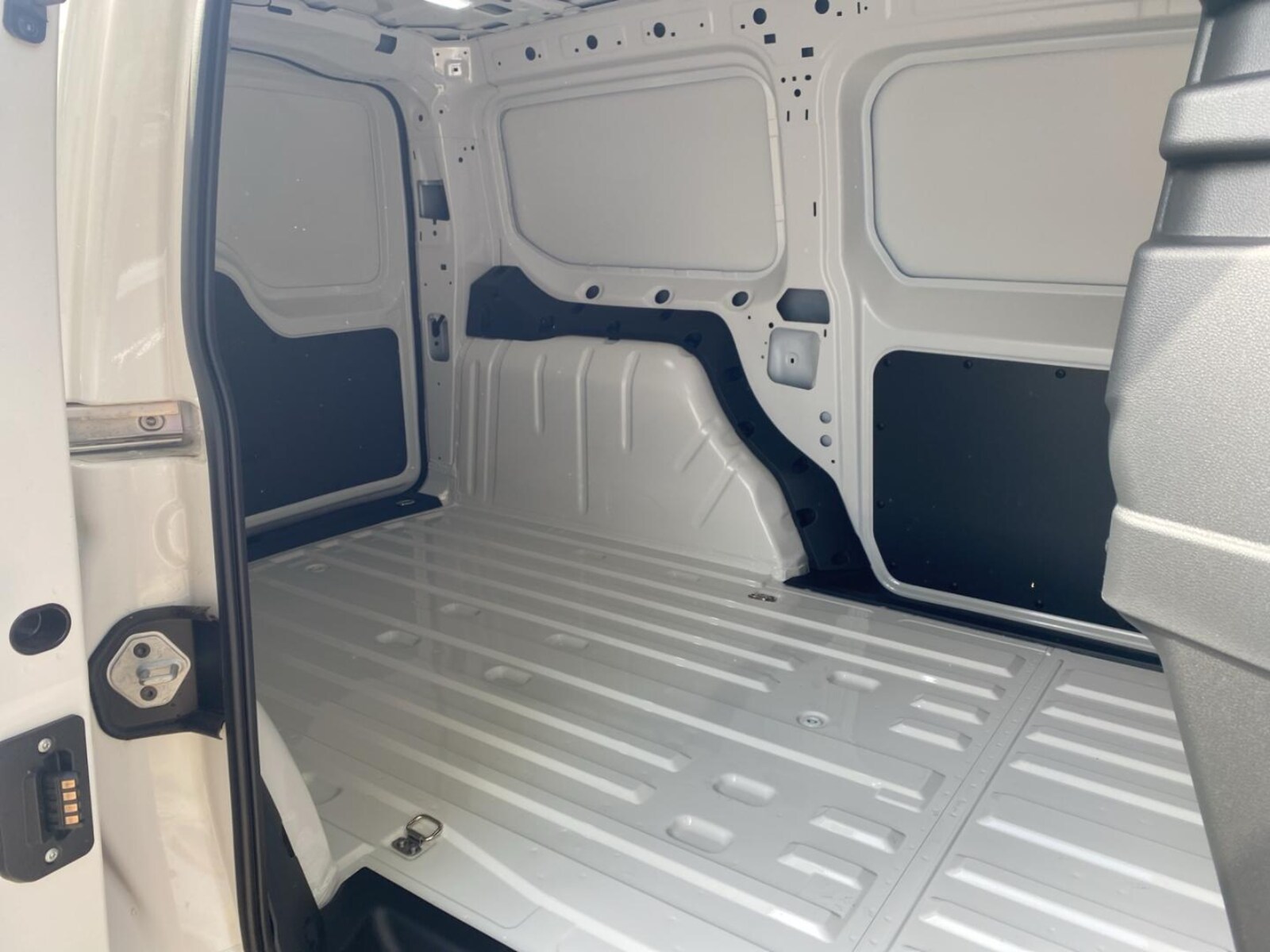 Volkswagen Caddy Maxi Cargo – Bild 16